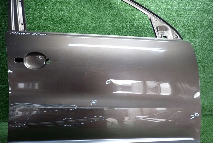 VW TIGUAN and 5NO 08-15 door right front front
