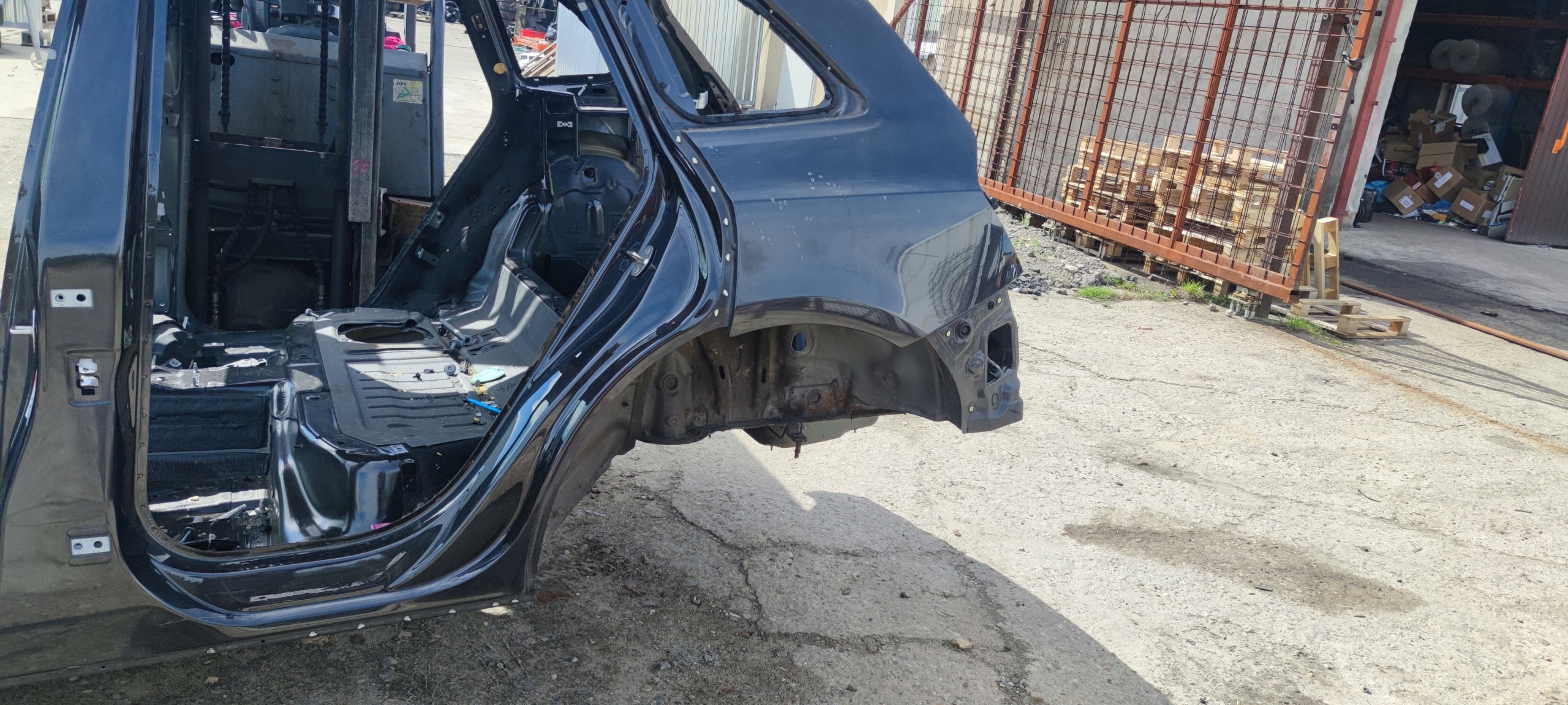 quarter fender threshold left rear part AUDI Q5 8R LZ7L