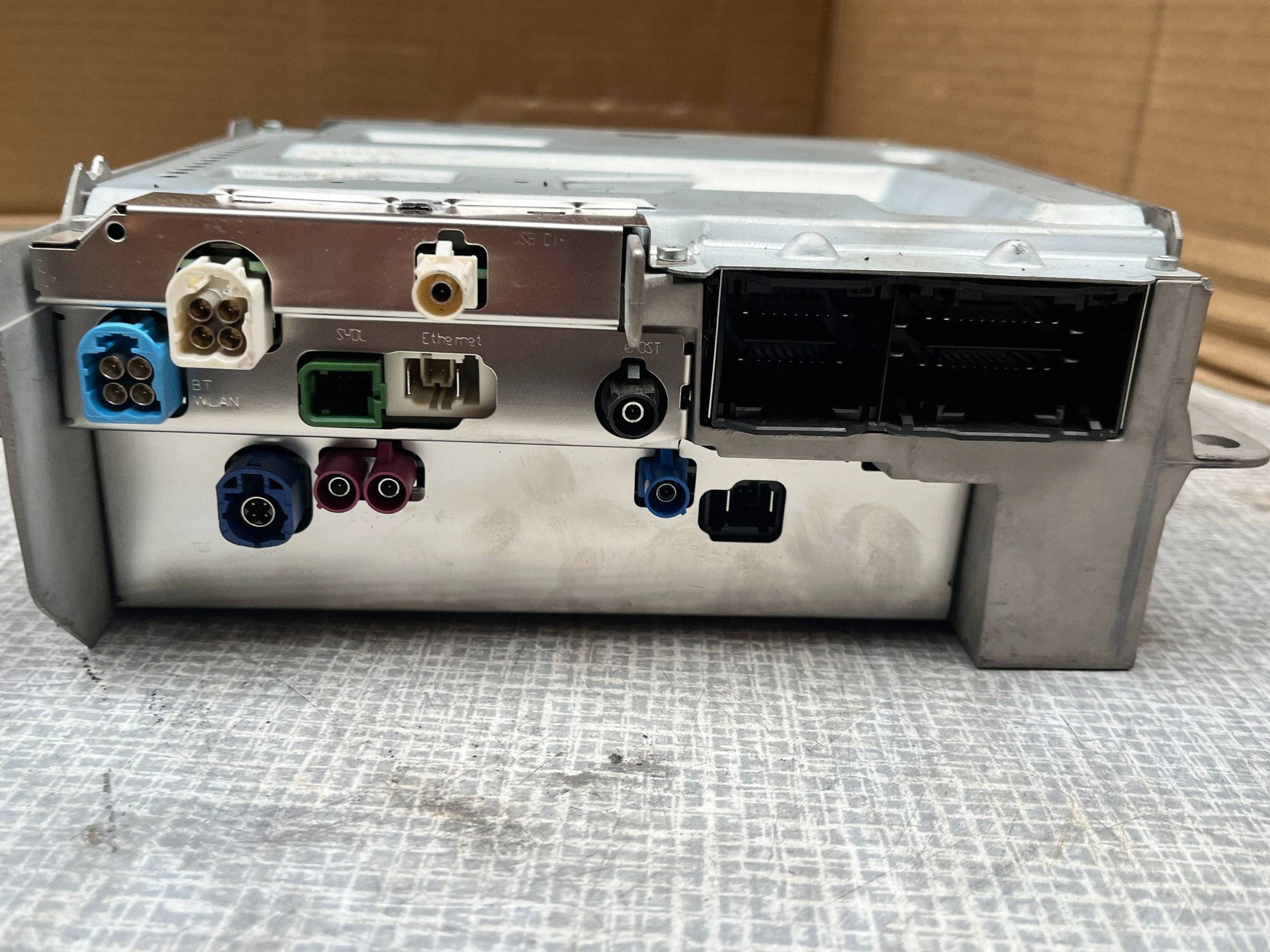 MERCEDES HEADUNIT RADIO NAVI + code 1679008634 A1679008634 @M