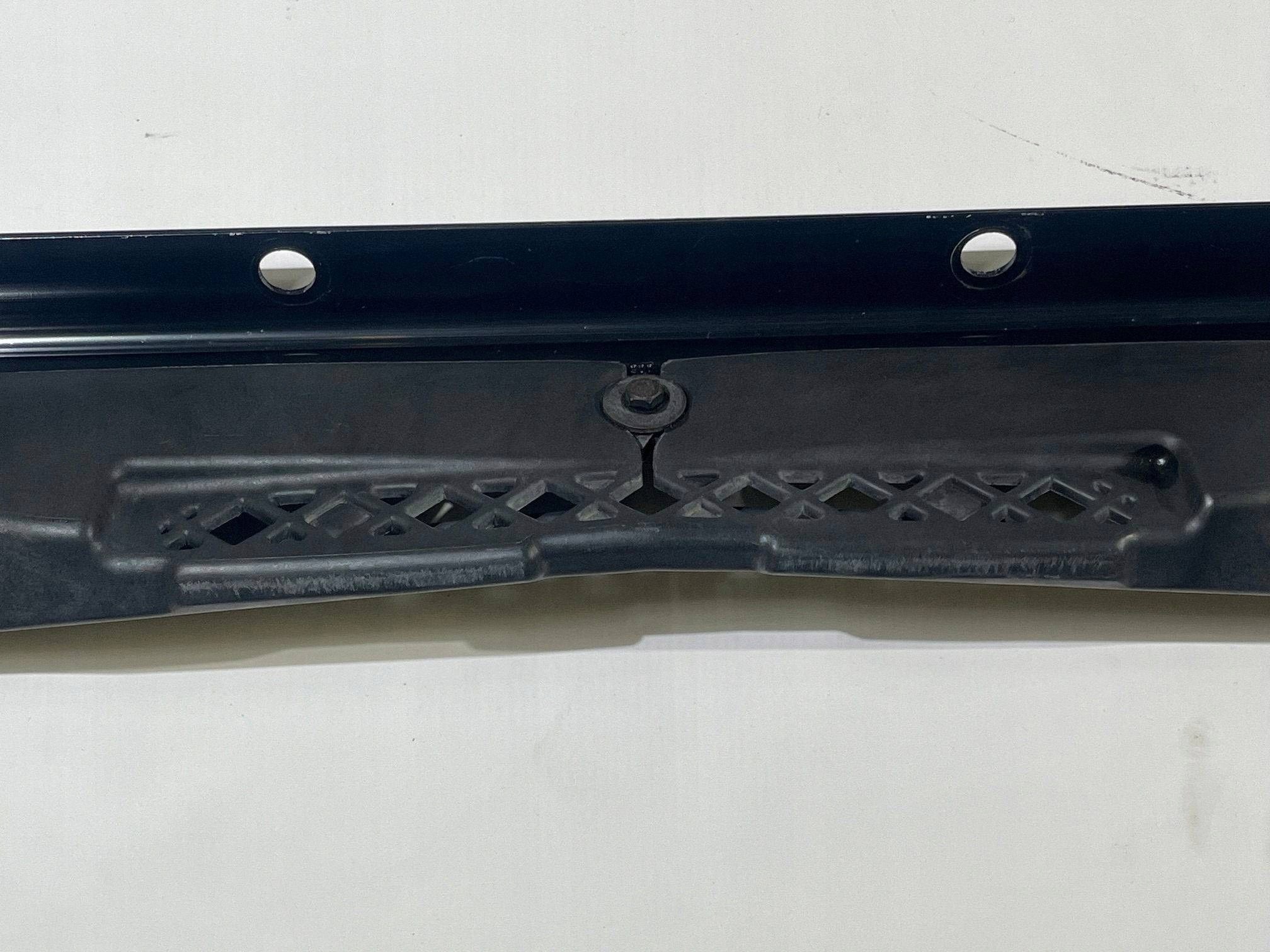 supporto staffa paraurti anteriore superiore Chevrolet Corvette C6 2005-2013