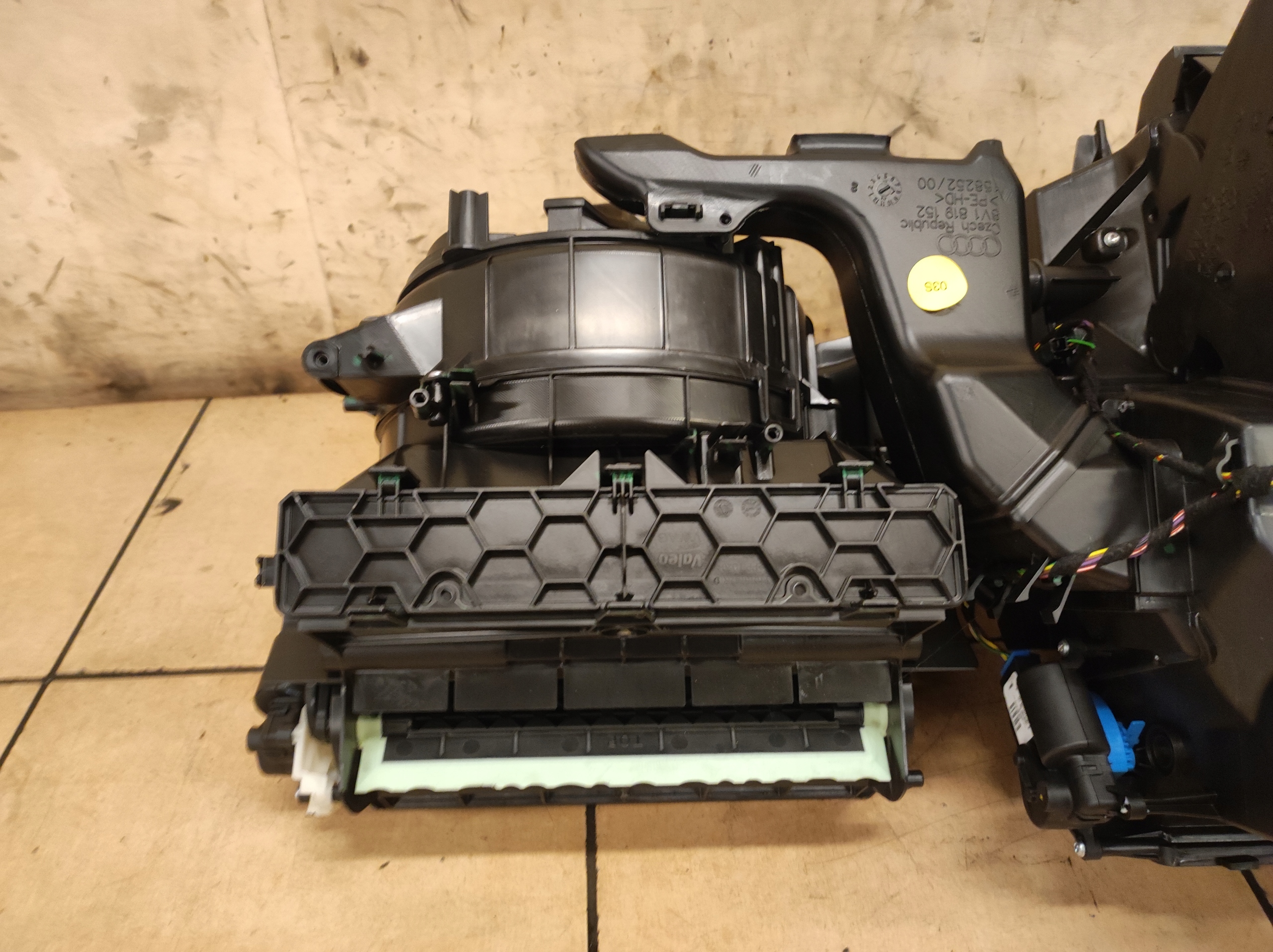 радиатор отопителя A3 8V