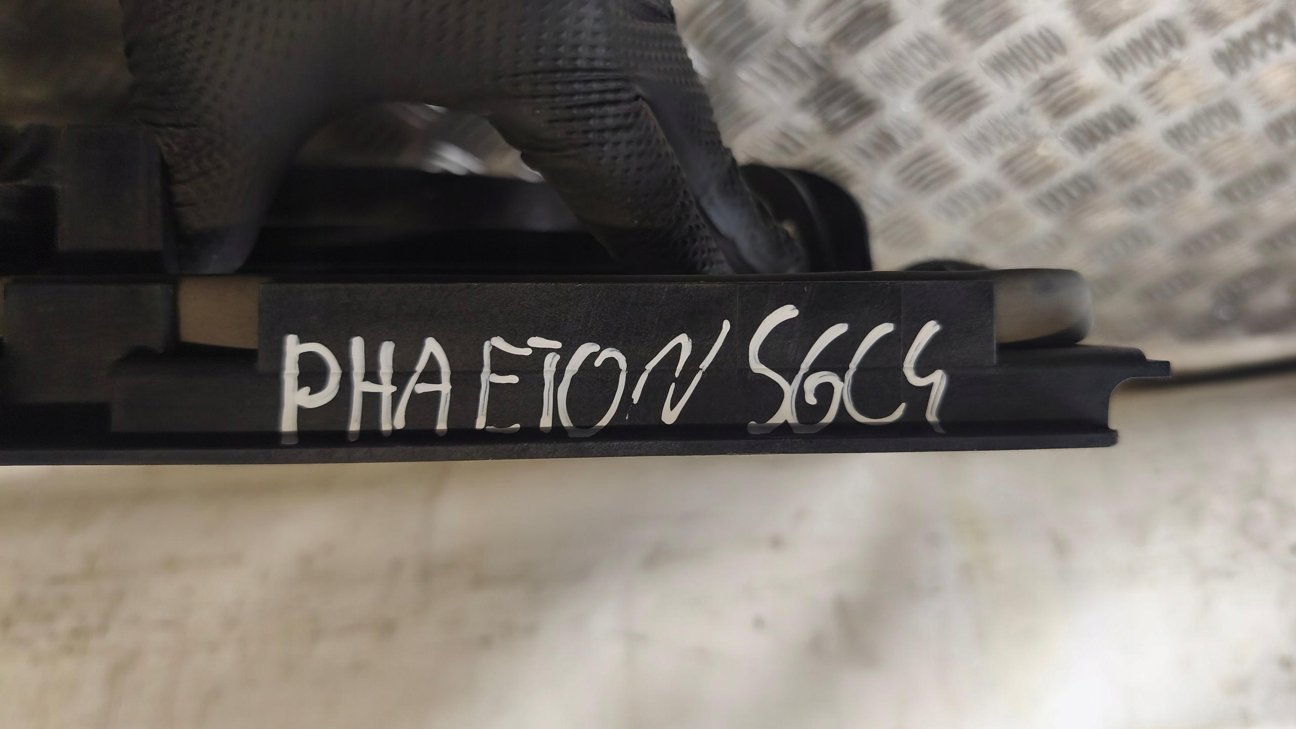 ventilátor chladiče VW PHAETON 3.0 V6 TDI 2006r 3D0121191Q