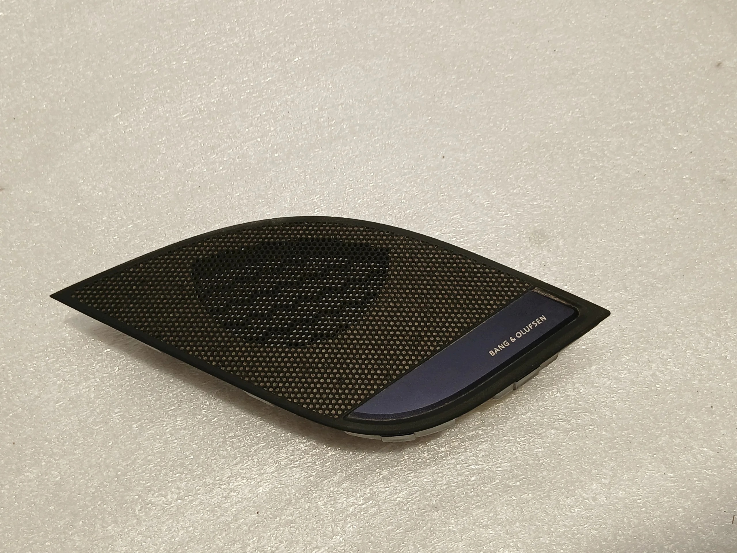 AUDI A4 B9 LIFT krycí repráku BANG&OLUFSEN levá