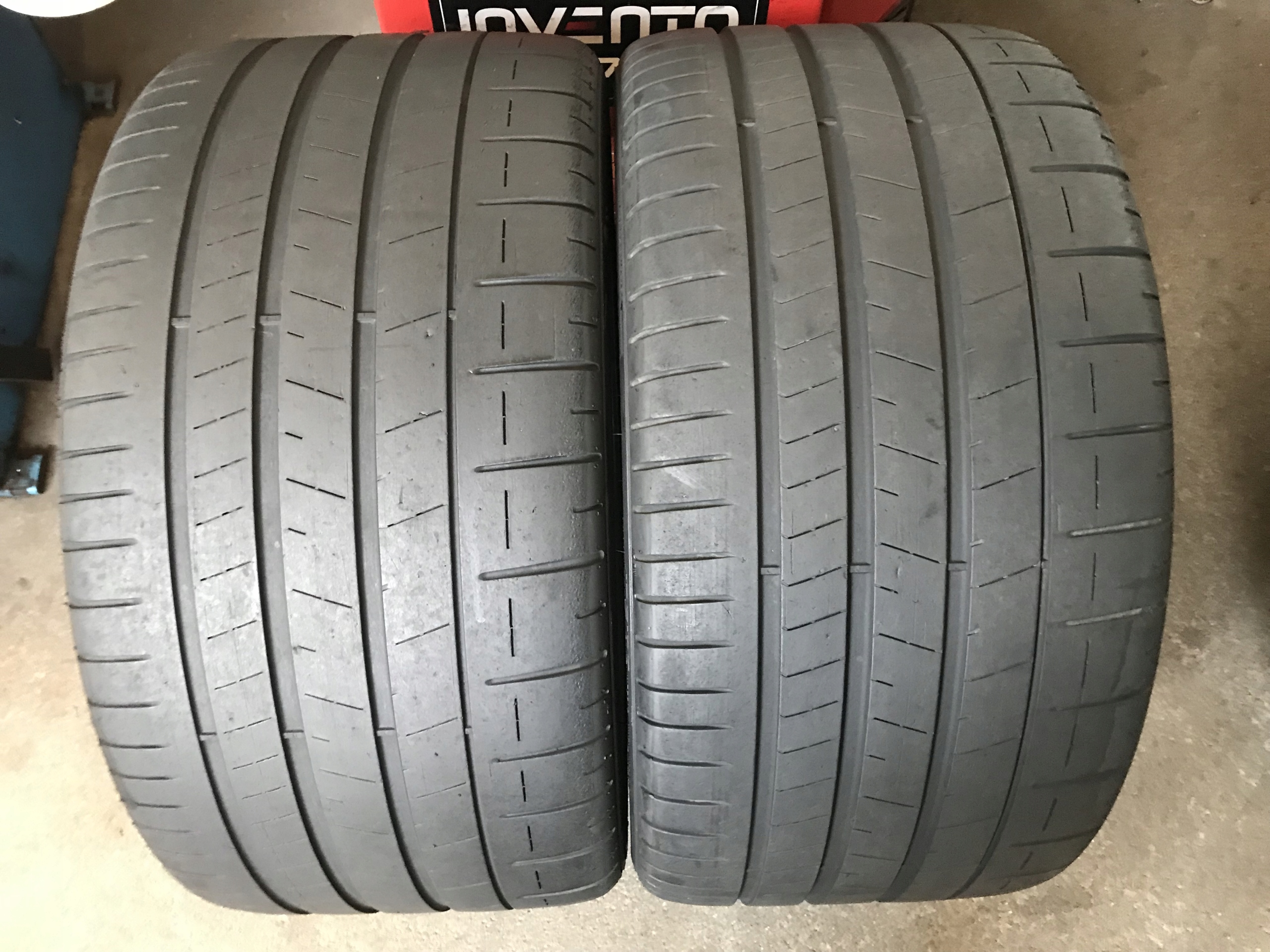 2 tyres summer 305/30R20 Pirelli P zero PZ4 6mm