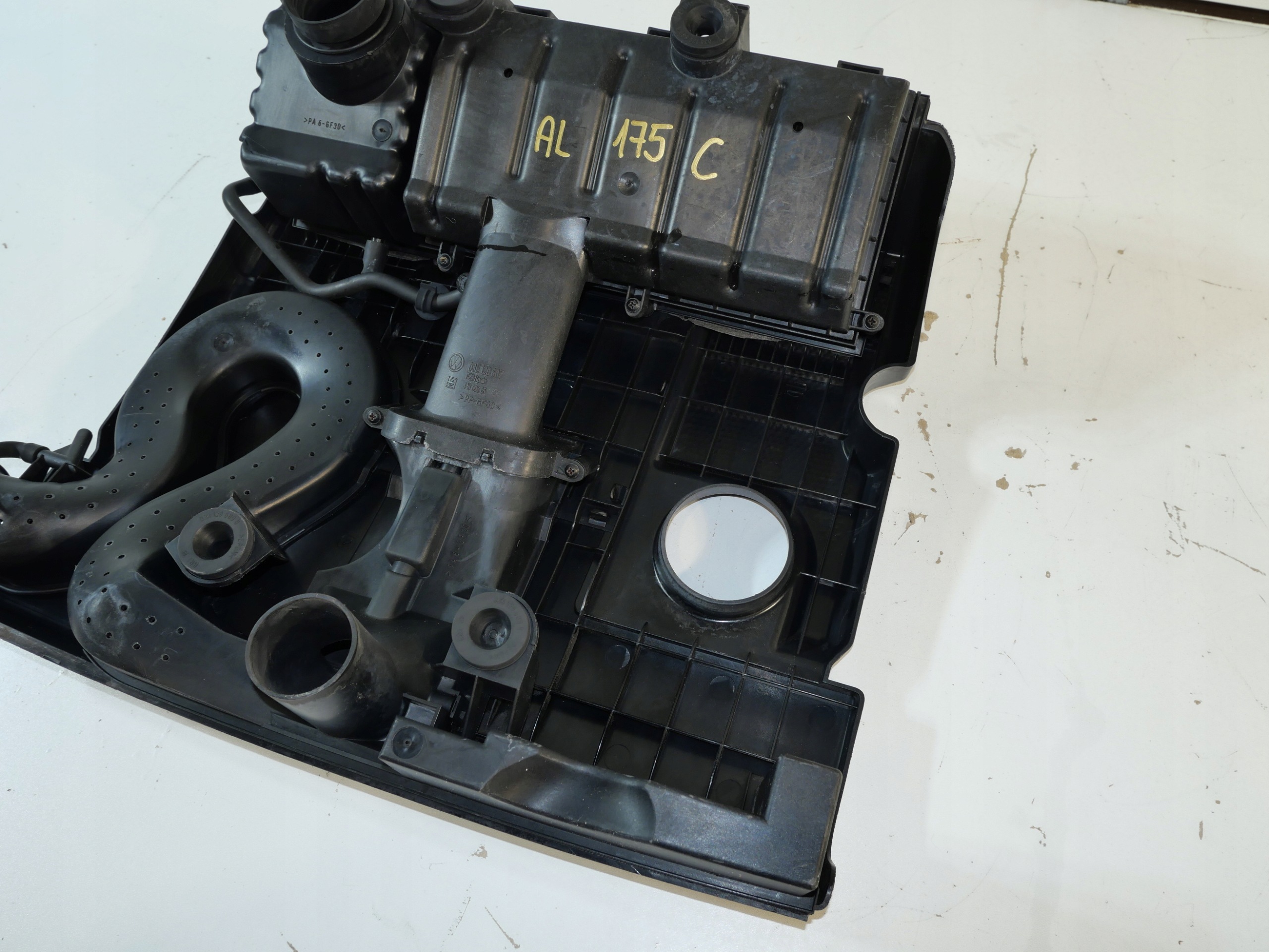 luftfiltergehäuse VW POLO 03E129607D