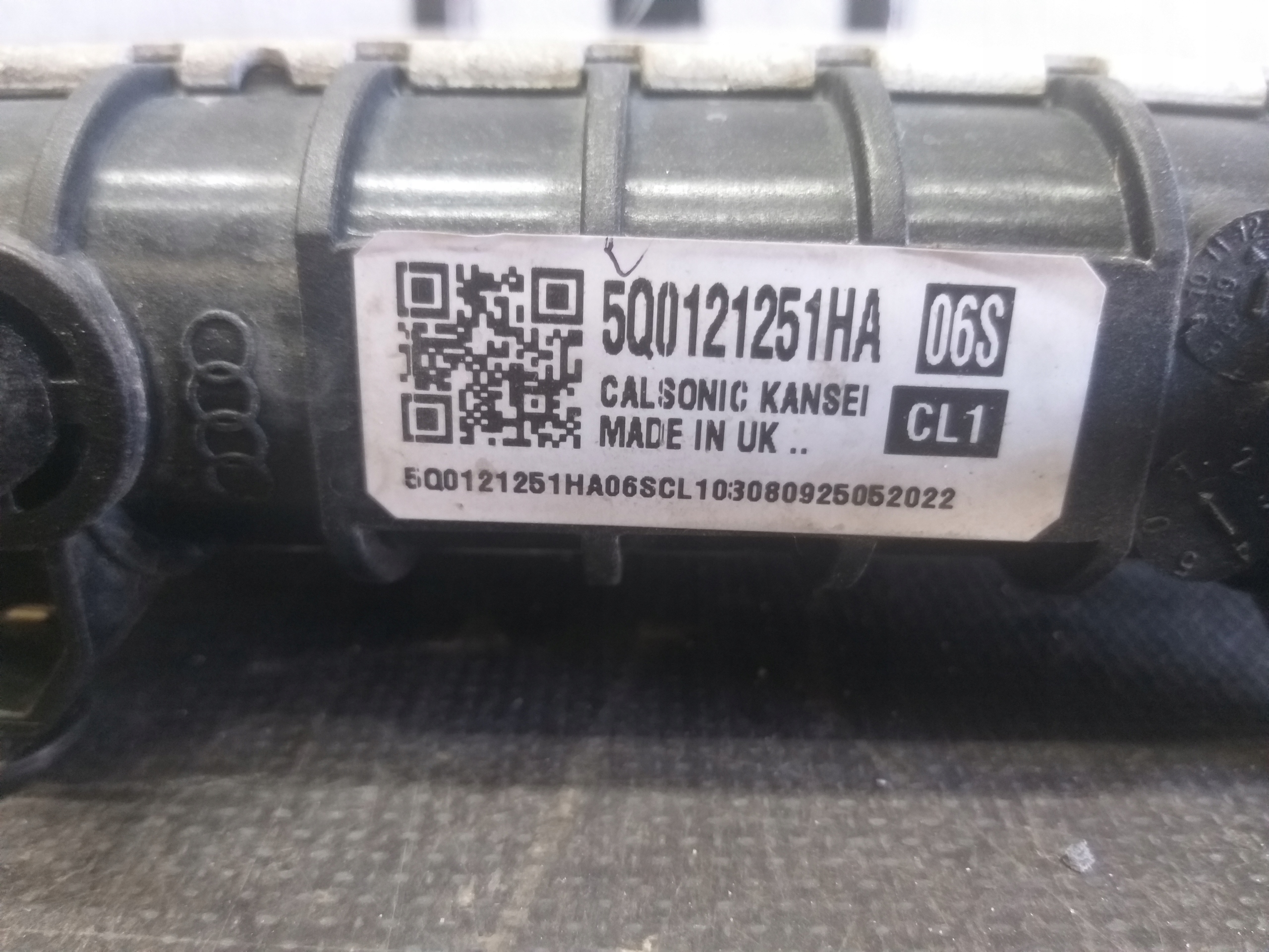RADIATORE / RAFFREDDATORE VW 5Q0121251HA