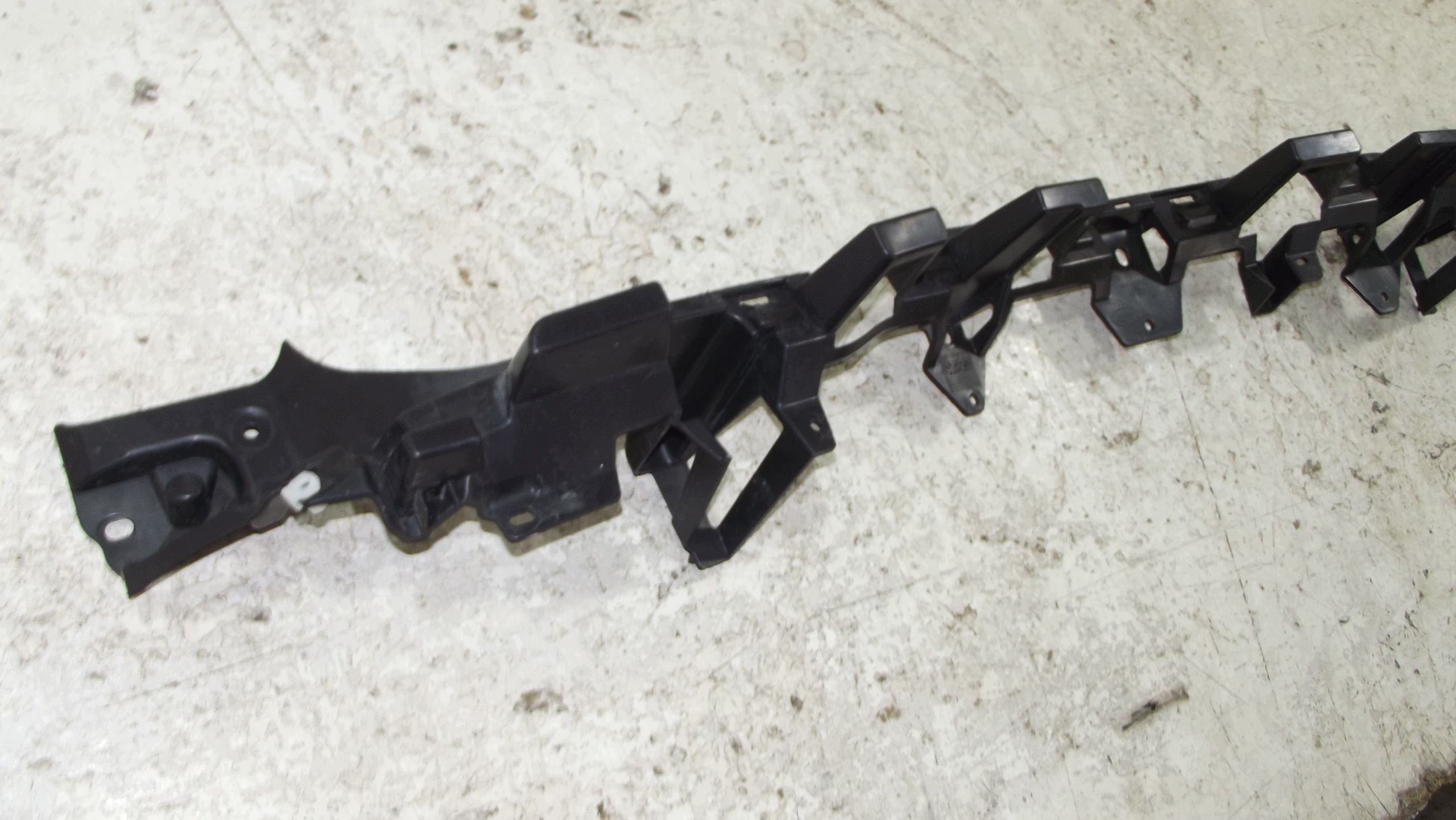 Land Rover Discovery V bumper bracket rear part HY32-17B861-AC