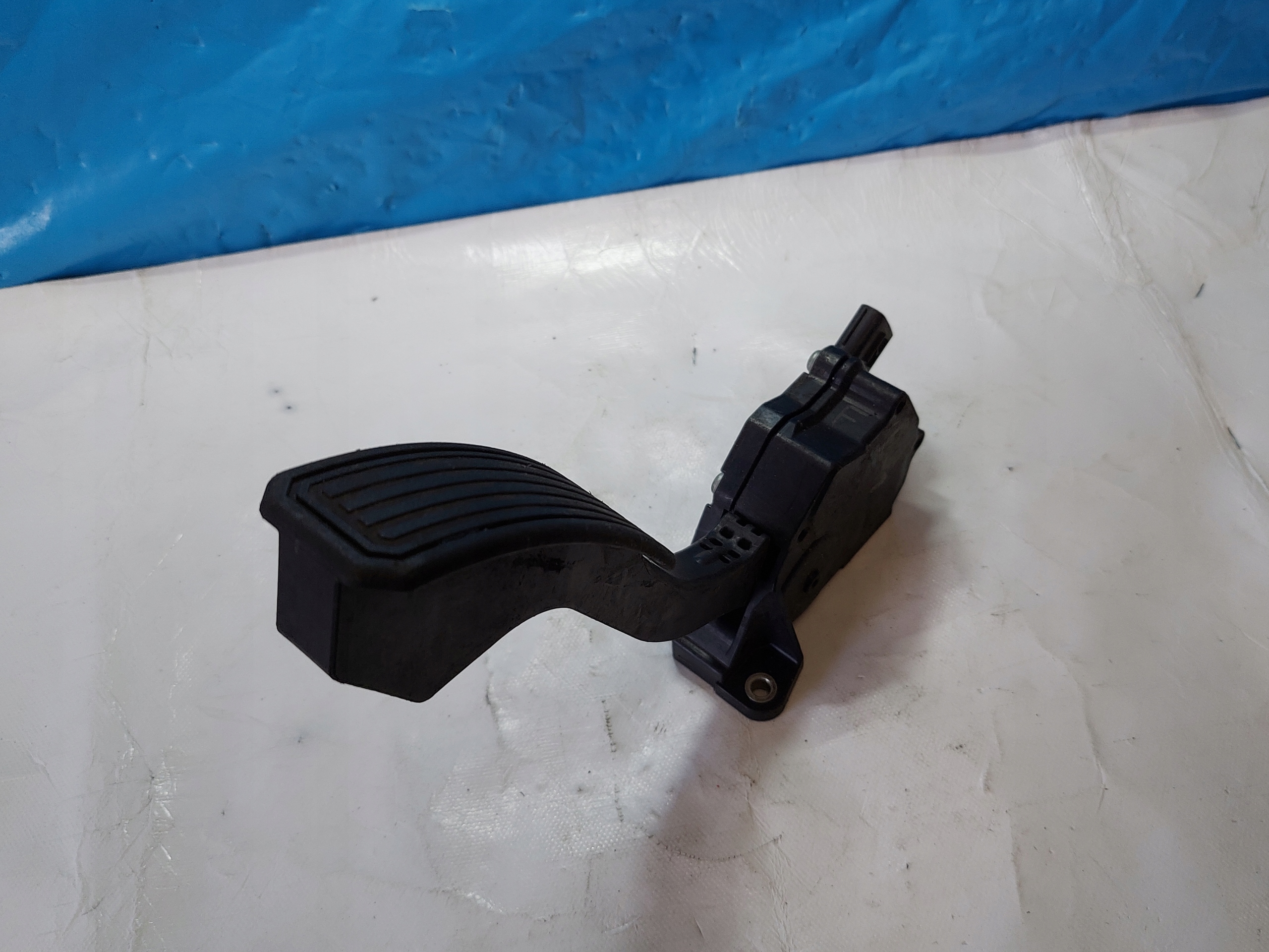 accelerator pedal RAV-4 7811042010