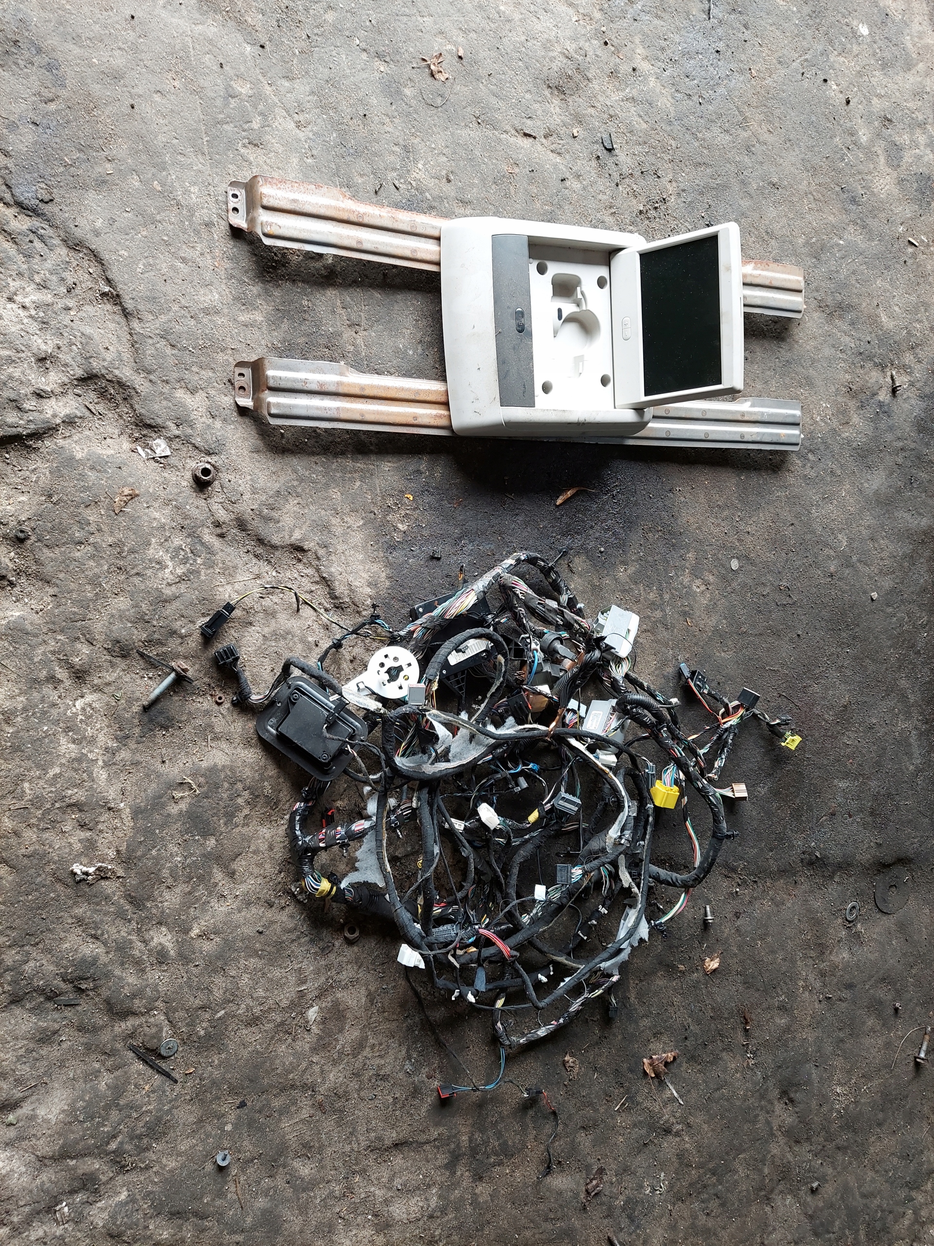 GRAND CHEROKEE WK2 11-16R DVD ПОТОЛОК MOPAR VES