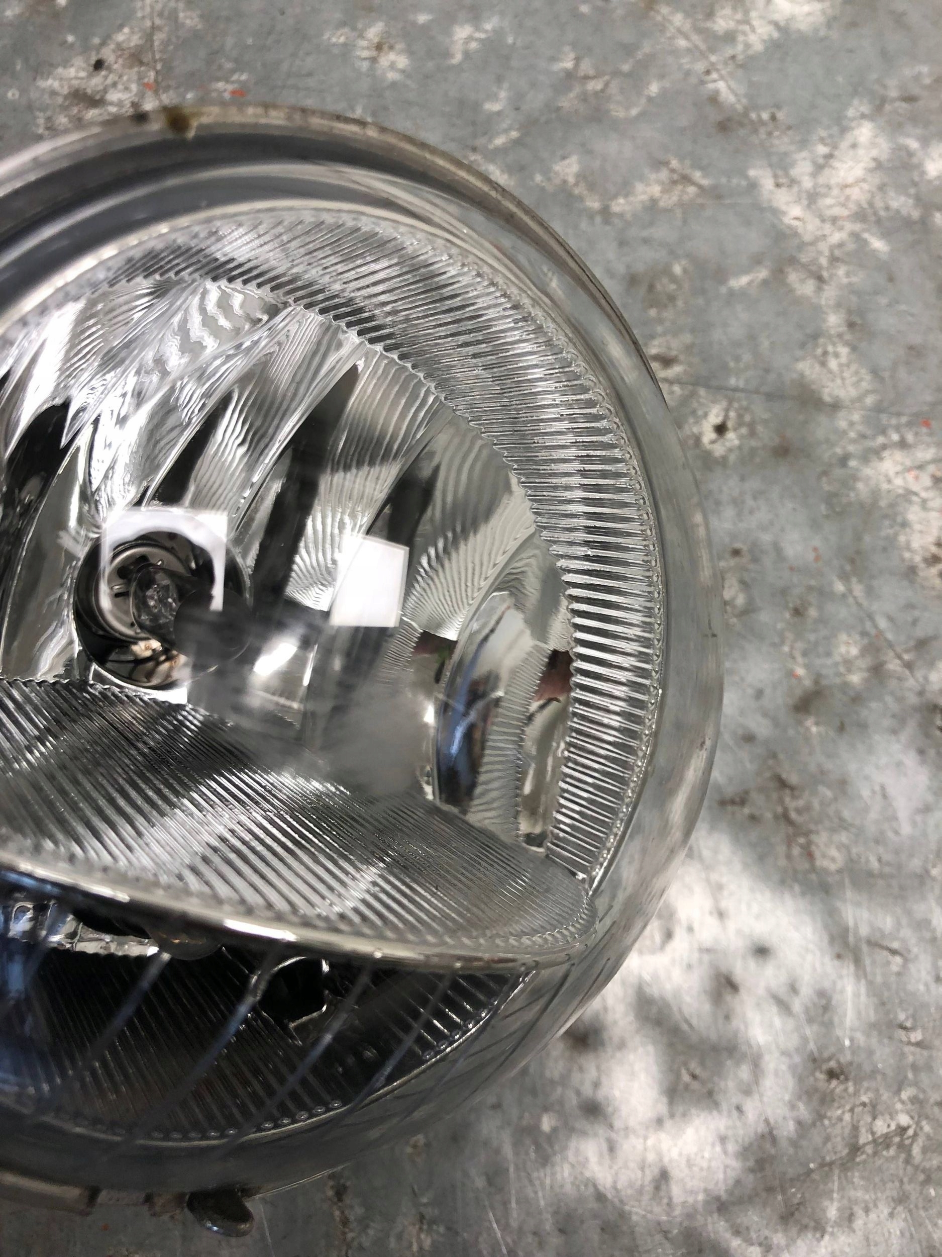 fog light left front MINI R56 1305301
