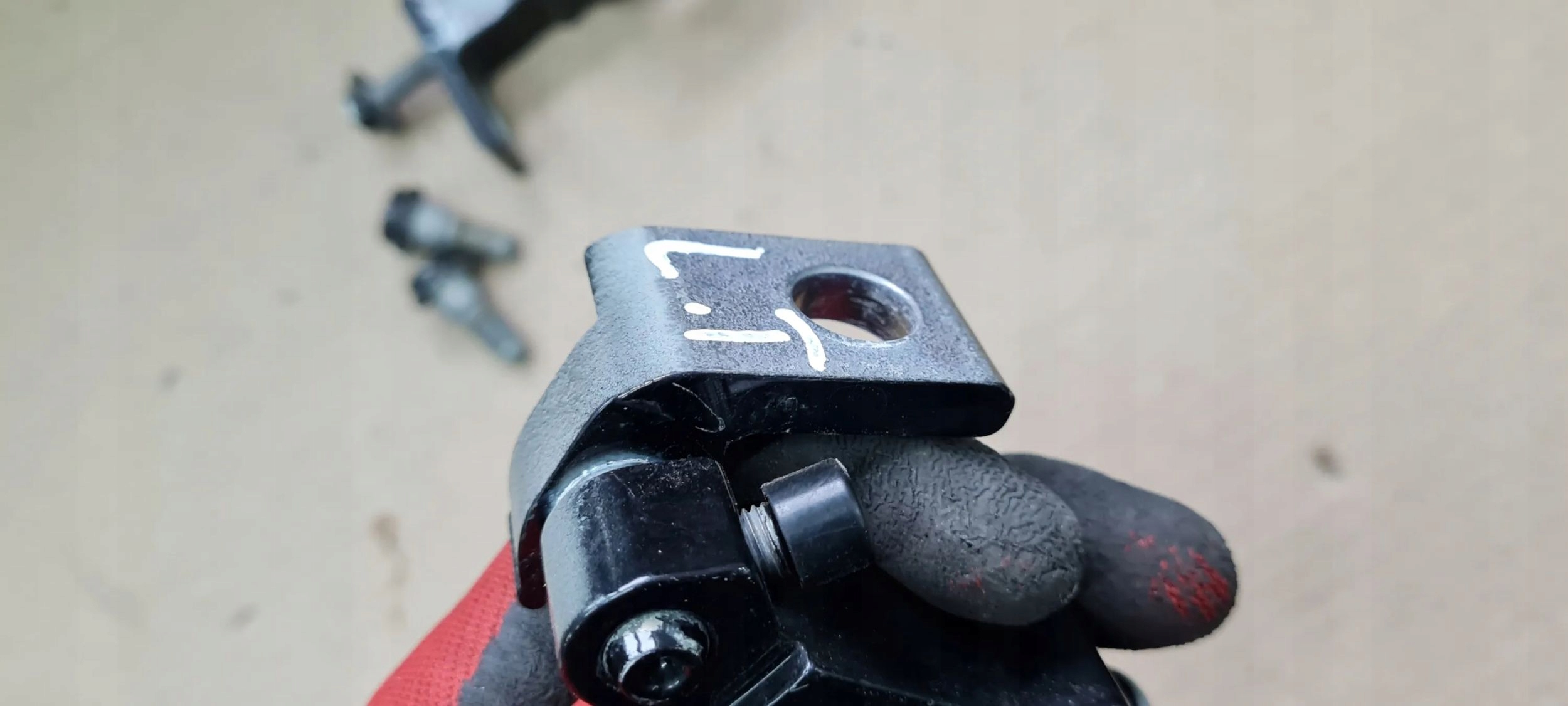 A6 C7 4G hinge hinges door left left rear part rear. LZ9Y