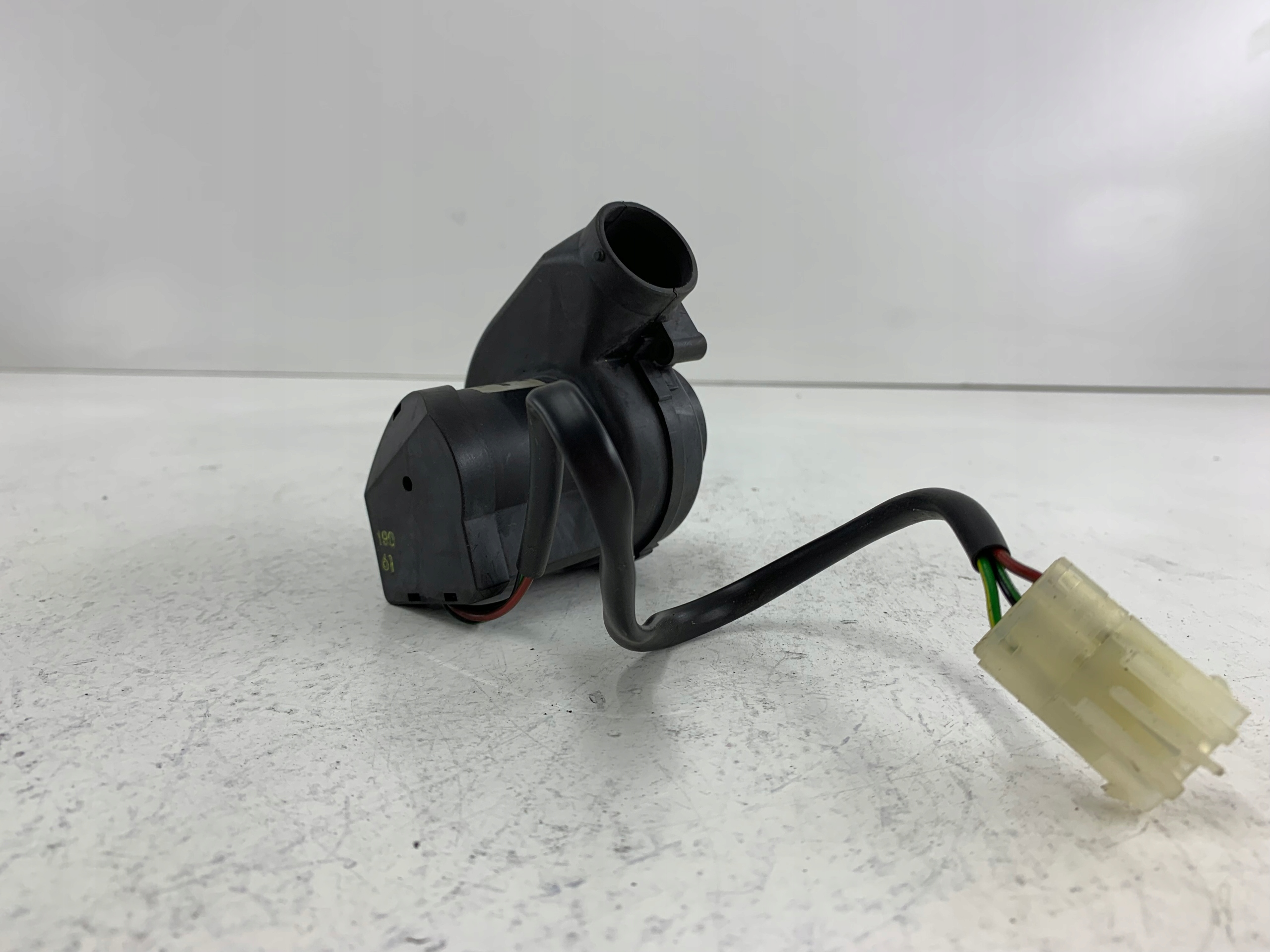 BMW E39 E46 heating of spoiler cover 1745182