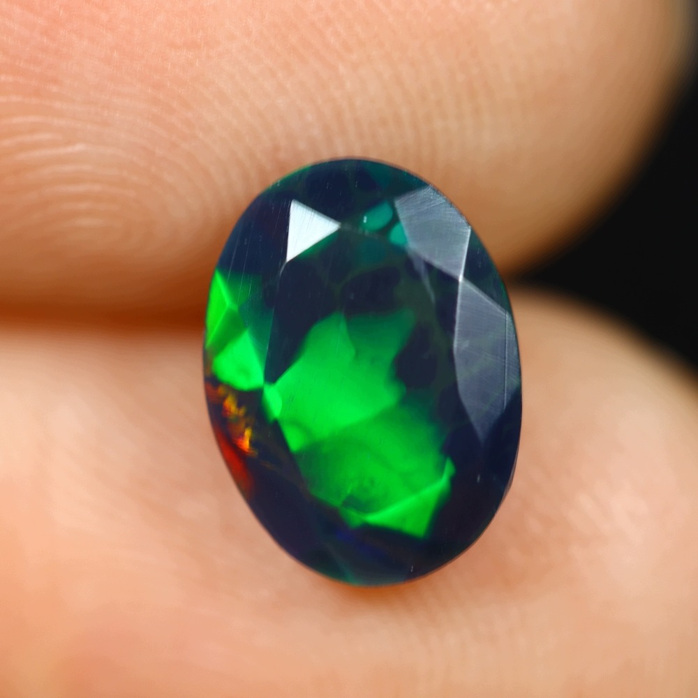 Přírodní opál černý 1.15 ct Ovál Etiopie certifikát Wbd