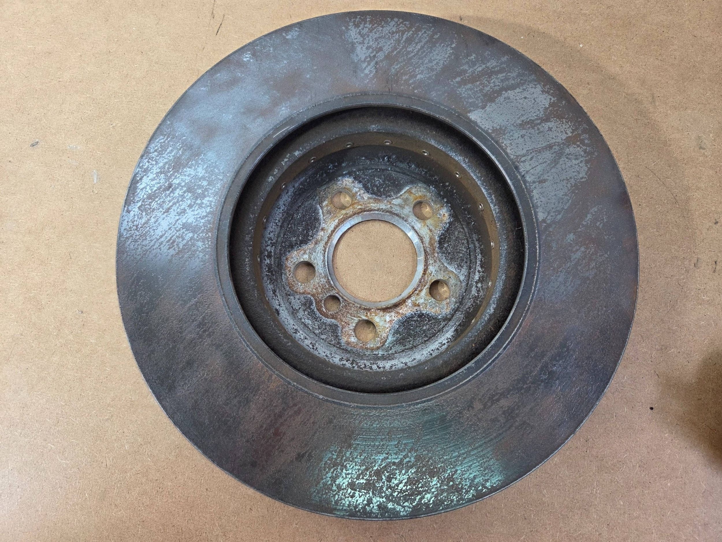 BMW 5 G30 G31 G38 discs brake rear. + plates (T126)