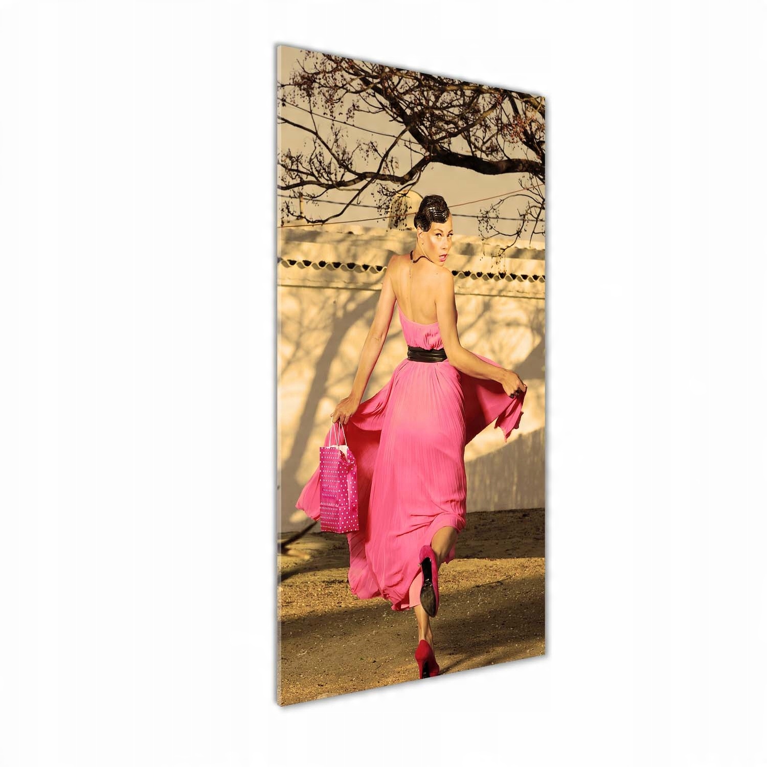 

Foto obraz akryl do salonu Kobieta w różu 50x125cm