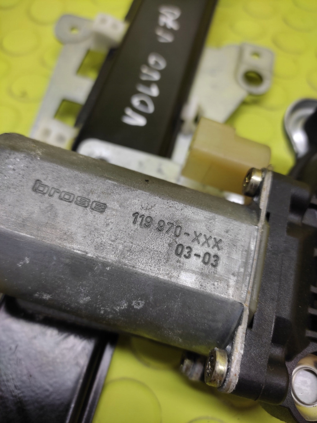 VOLVO V70 window regulator right front