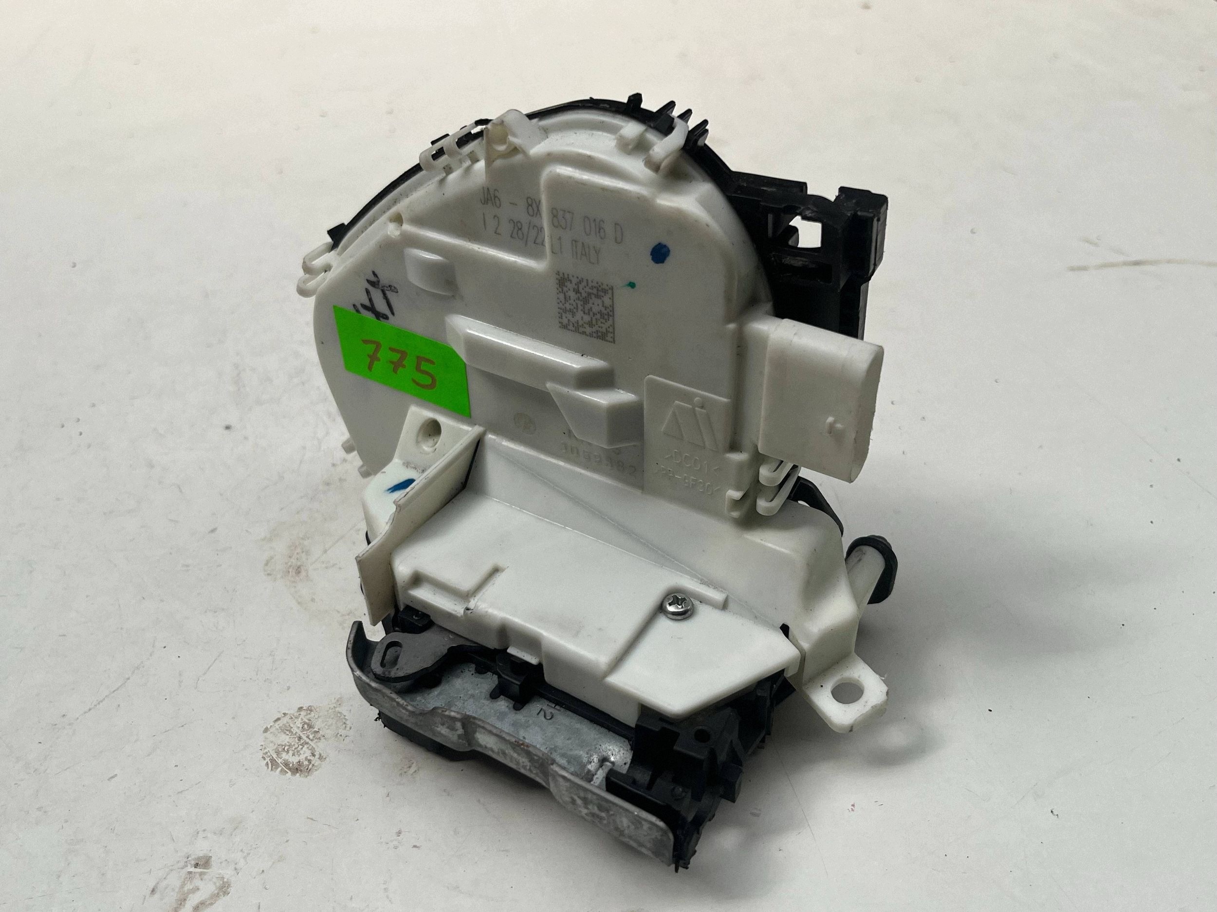 AUDI A4 B9 lock door right front 8X1837016D @M