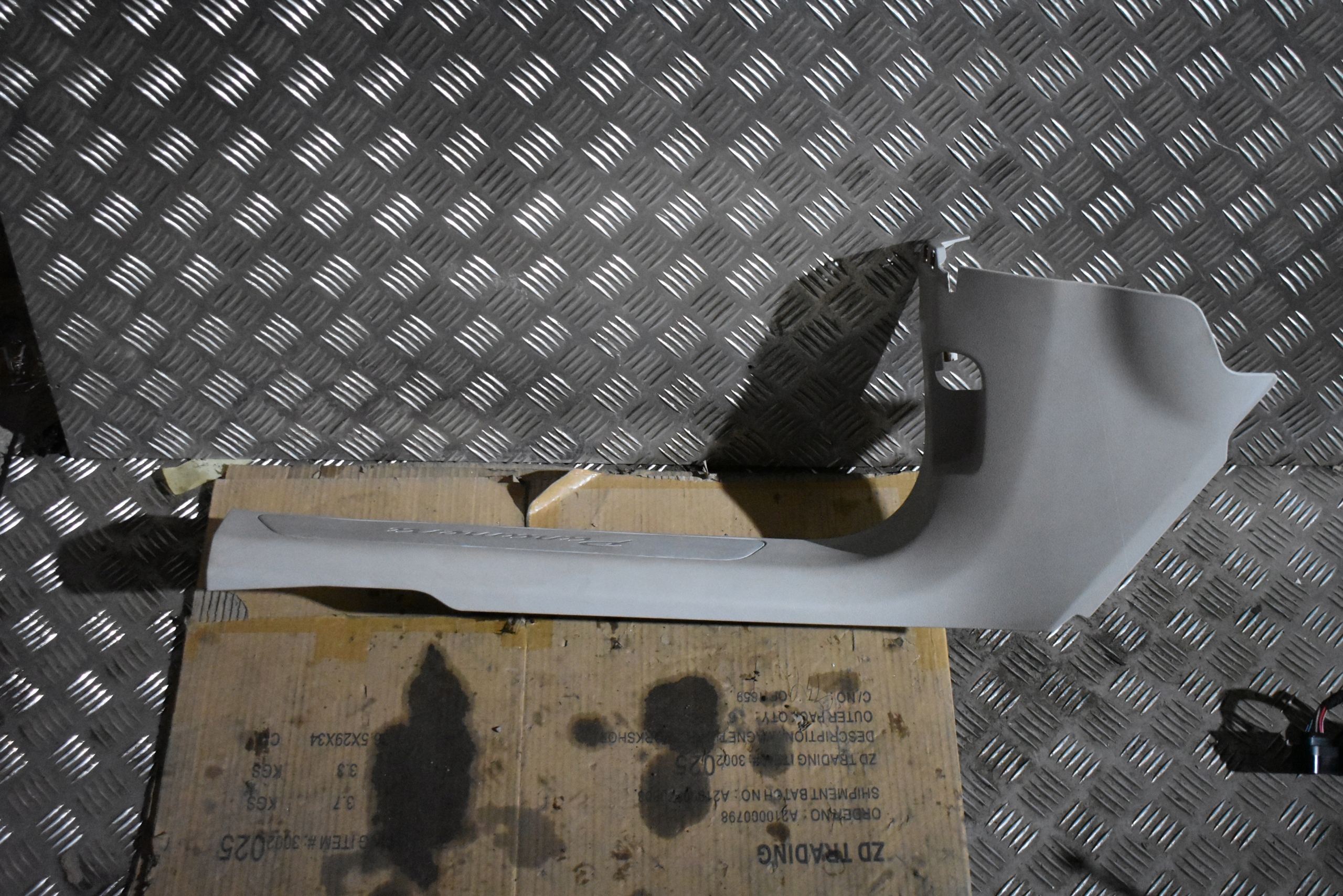moulding cap threshold front right PORSCHE PANAMERA 971 1
