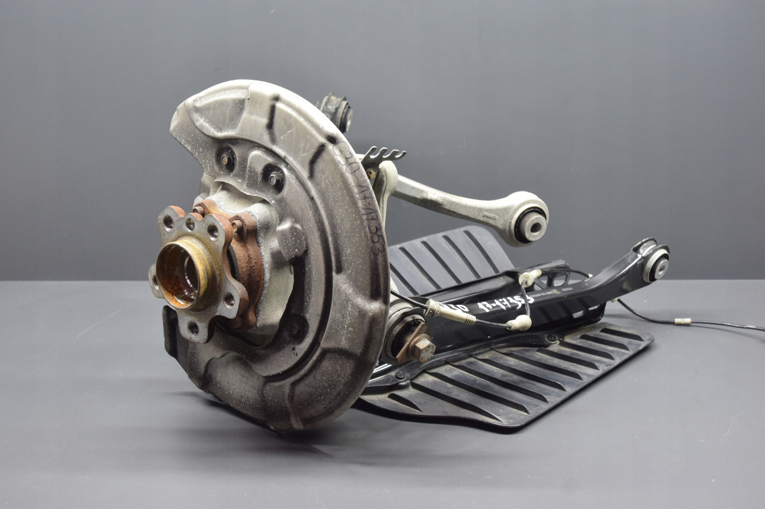 swing left arm rear part BMW 5 G30 10828km