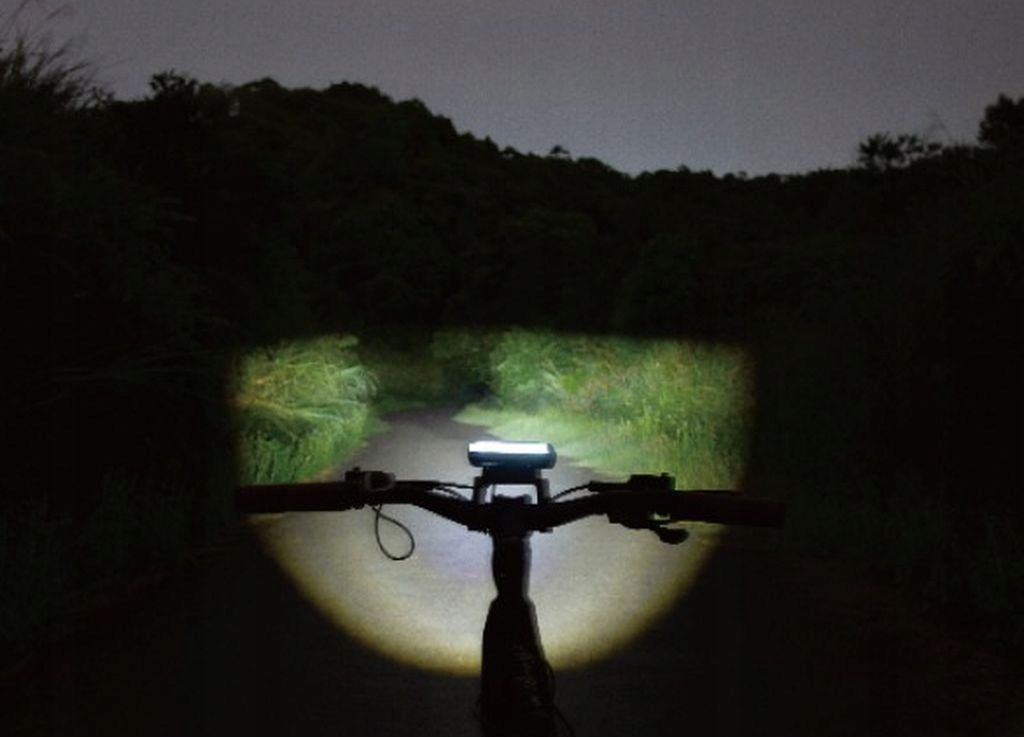 AF400 Lampka rowerowa przednia, 100Lux, tryb auto Kod producenta rt-rd-af400