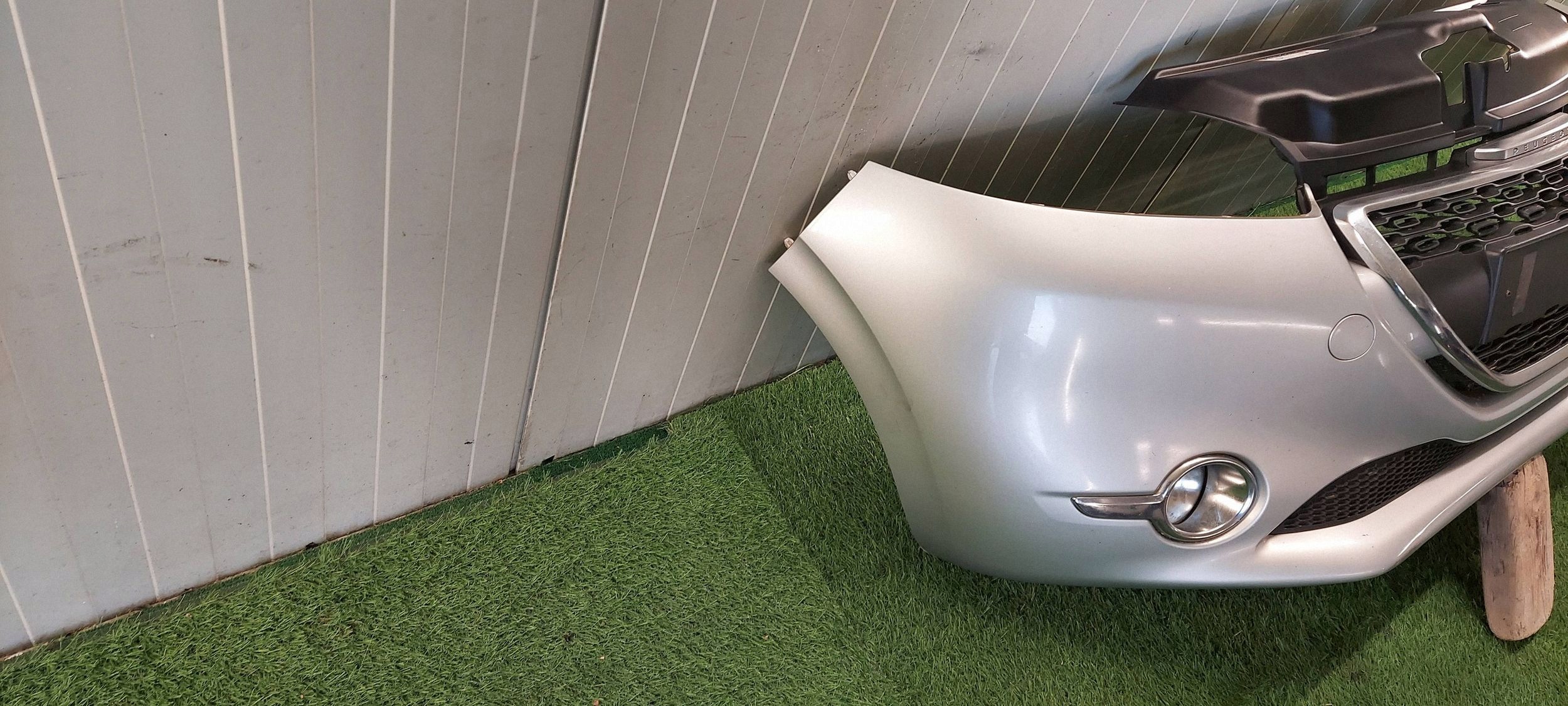 bumper front PEUGEOT 208 12-16 LAK: EZR, EZRC
