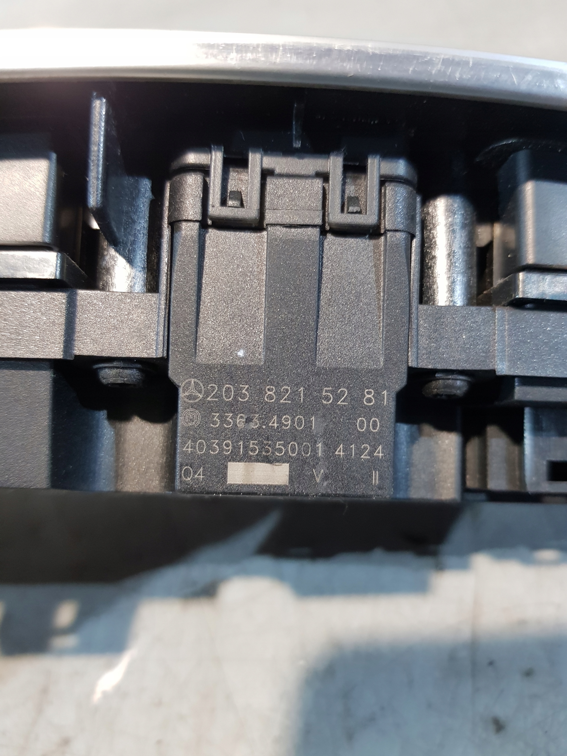 control panel of warning lights ESP A2038215281