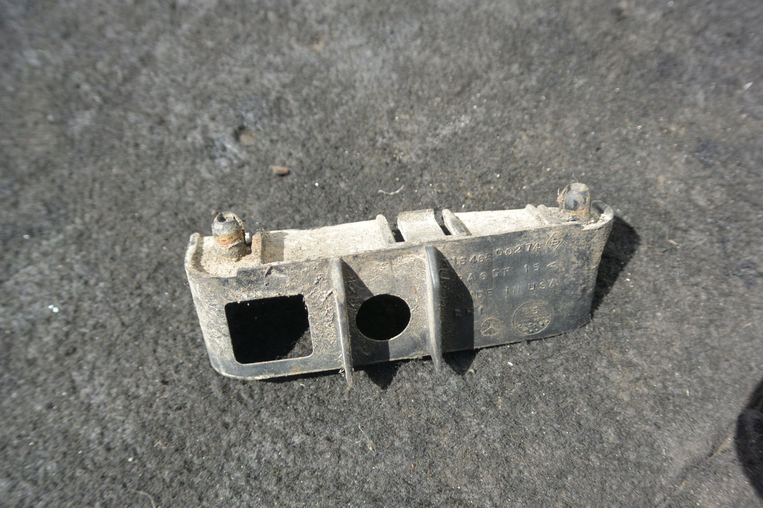 support of a fender front front left MERCEDES-BENZ ML 164 W164 1646800274