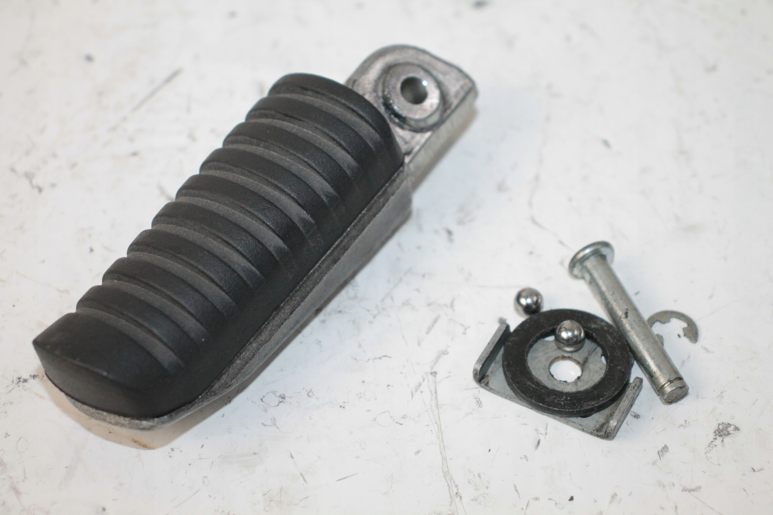 53 - KAWASAKI VERSYS 650 15-21 ПОДНОЖКА ПАССАЖИРА