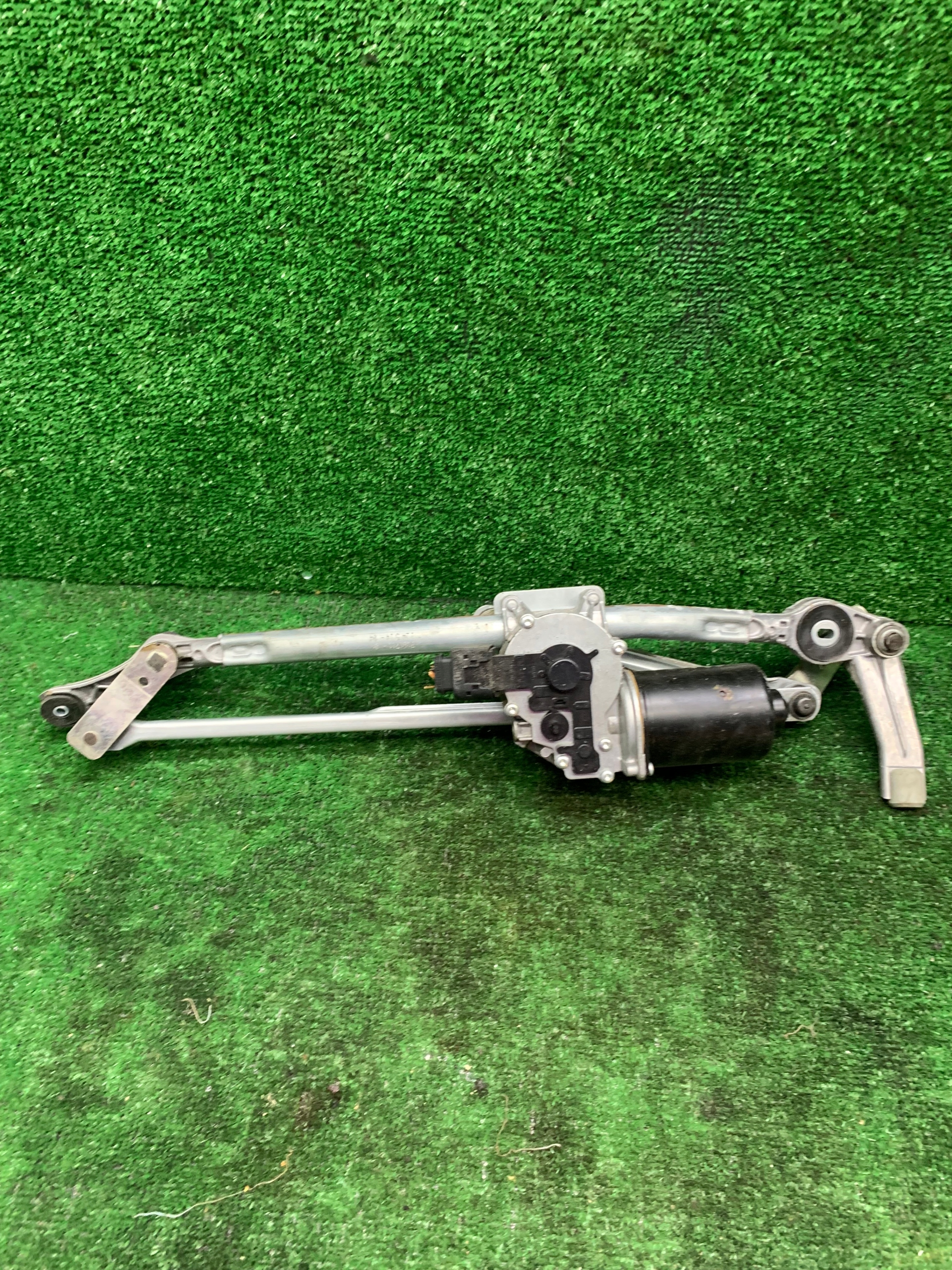 MECHANIZM WYCIERACZEK 6978263 BMW E90 EUROPA
