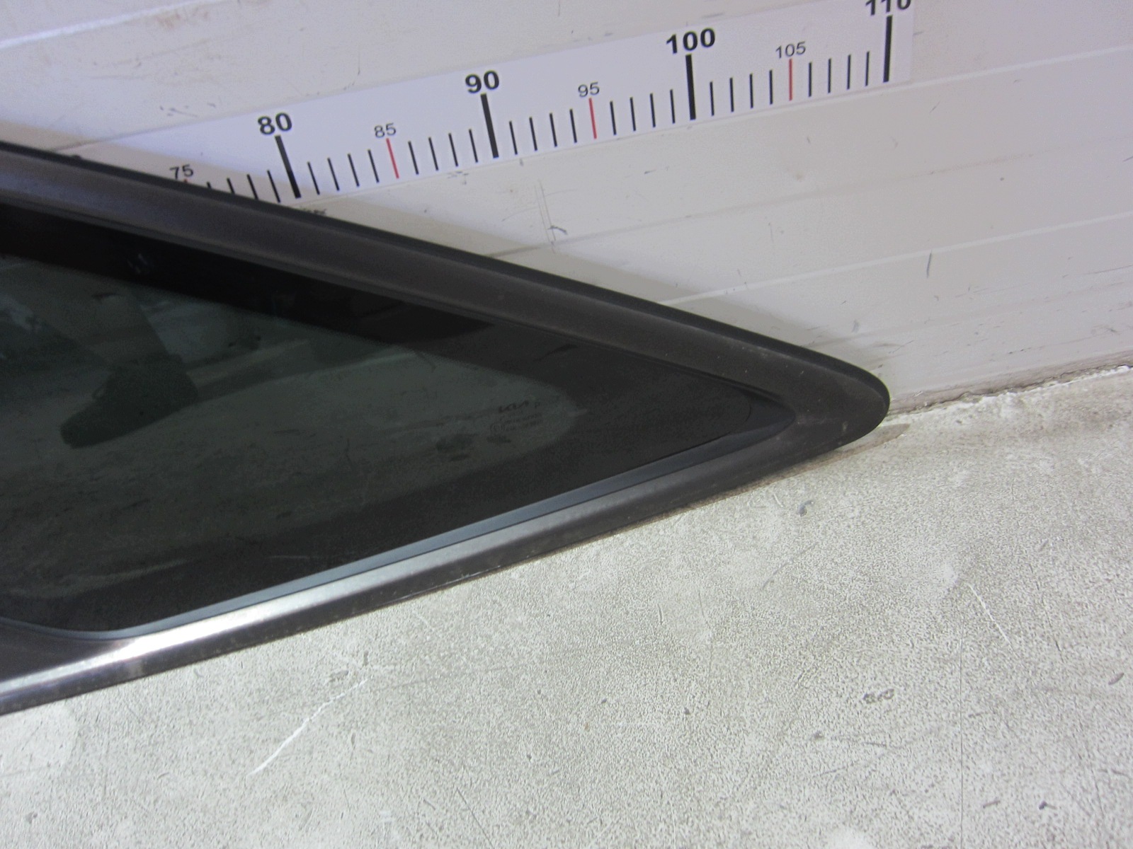 KIA SORENTO IV MQ4 left window rear bodywork left rear part TROJKAT