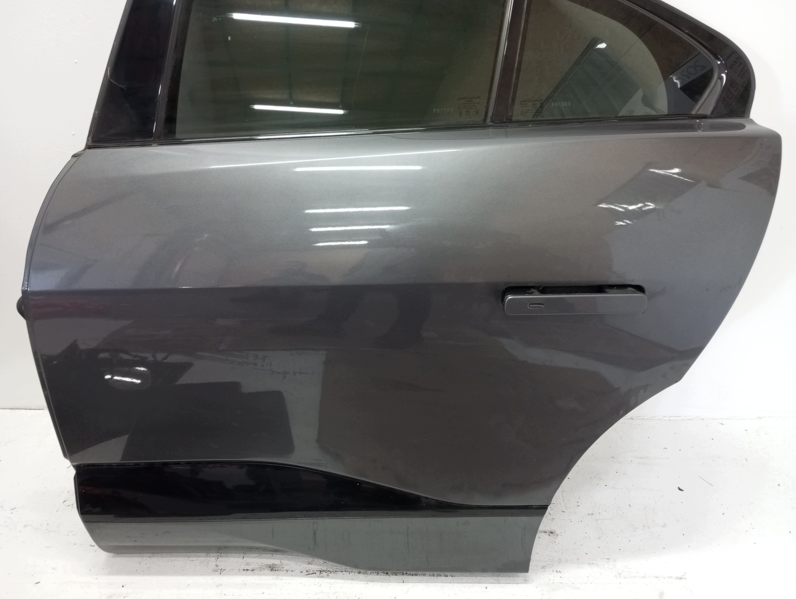 door left rear. JAGUAR and PACE 18R LKH CORRIS GREY
