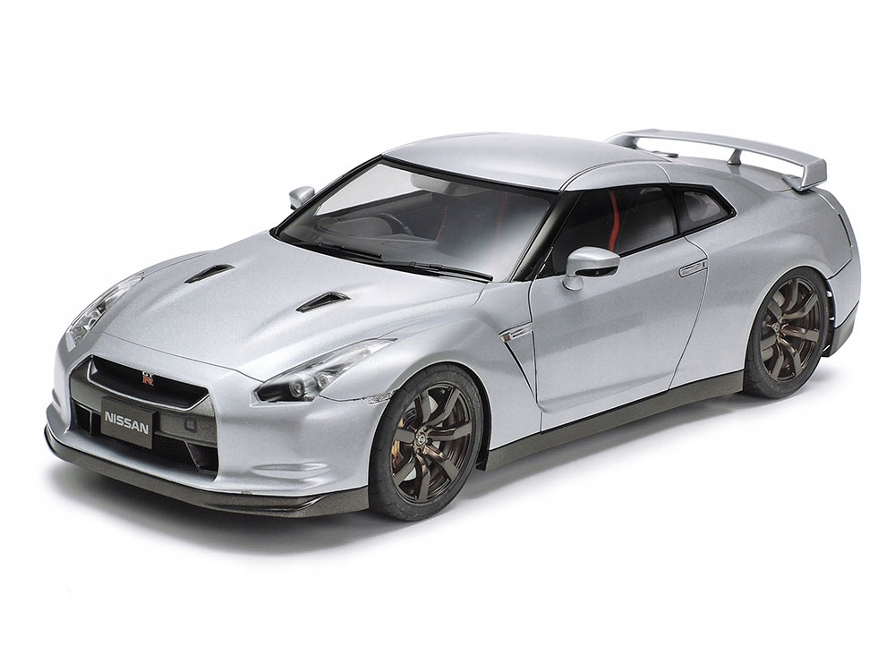 Nissan Gt-r model 24300 Tamiya