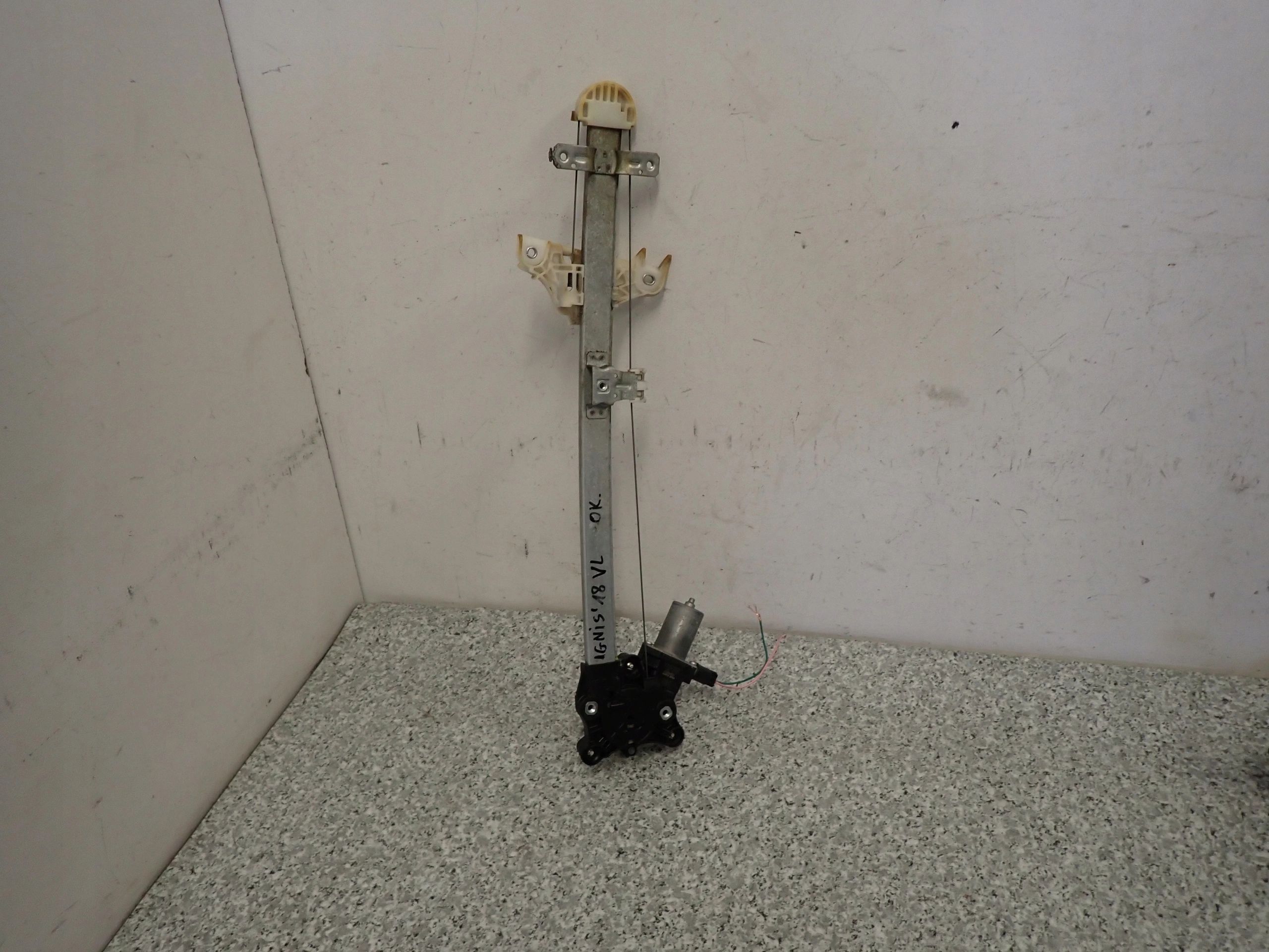 SUZUKI IGNIS III 16- PODNOŚNIK SZYBY PRZEDNI LEWY Typ samochodu Samochody osobowe