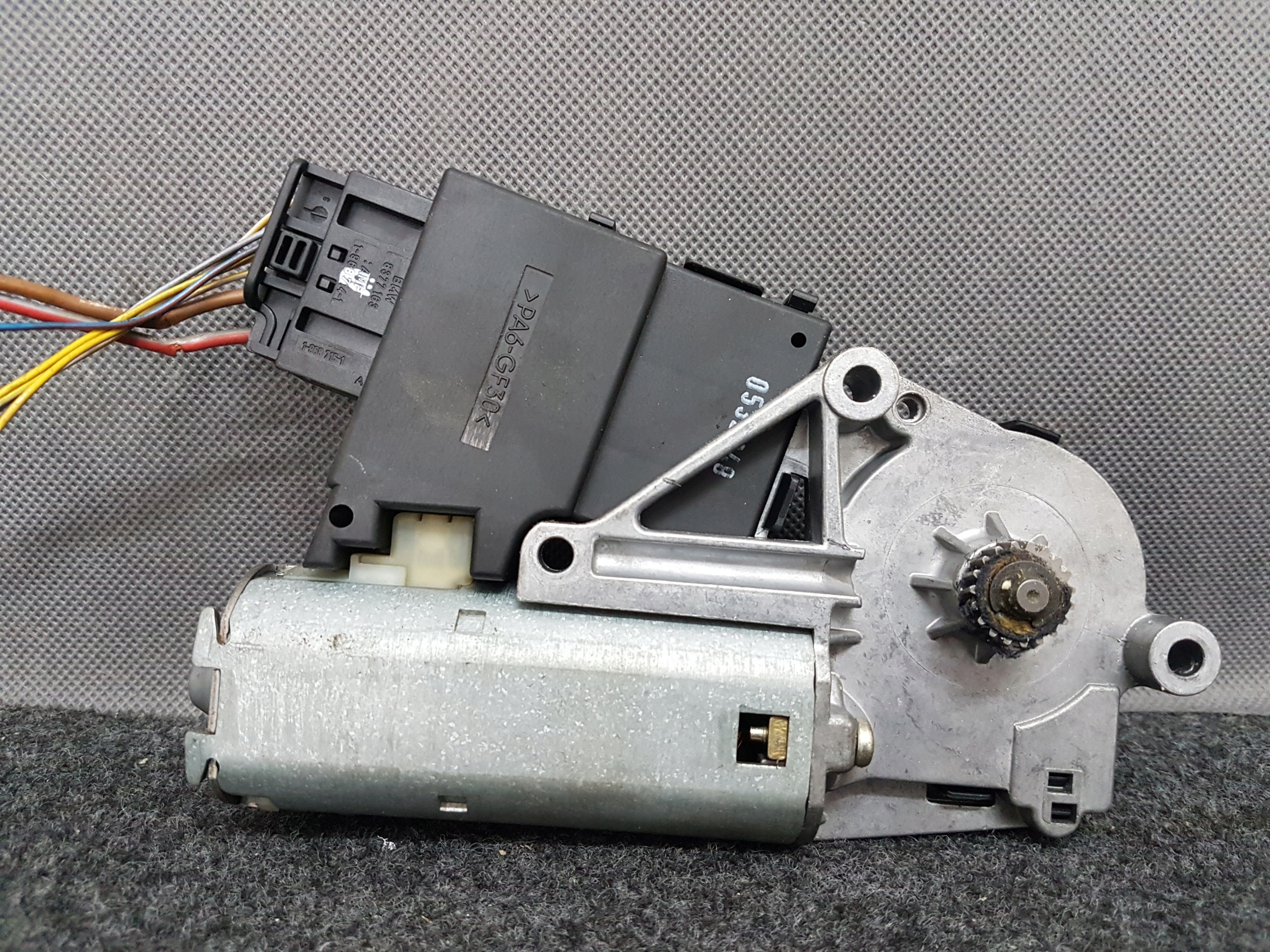 811696717 676183814809 - BMW E39 WINDOW MOTOR