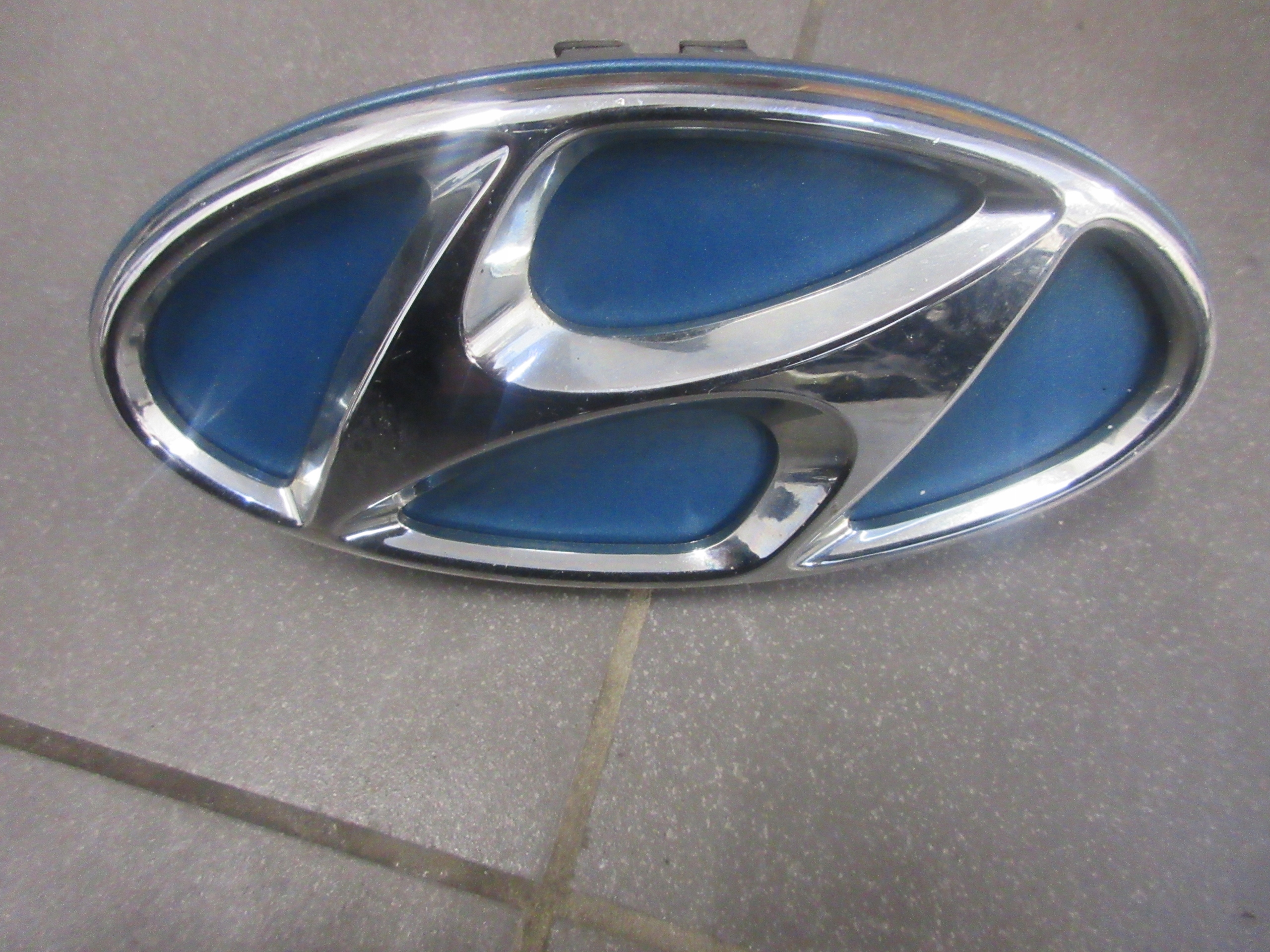 ZNACZEK EMBLEMAT LOGO KLAPY HYUNDAI I30 II T2U HB