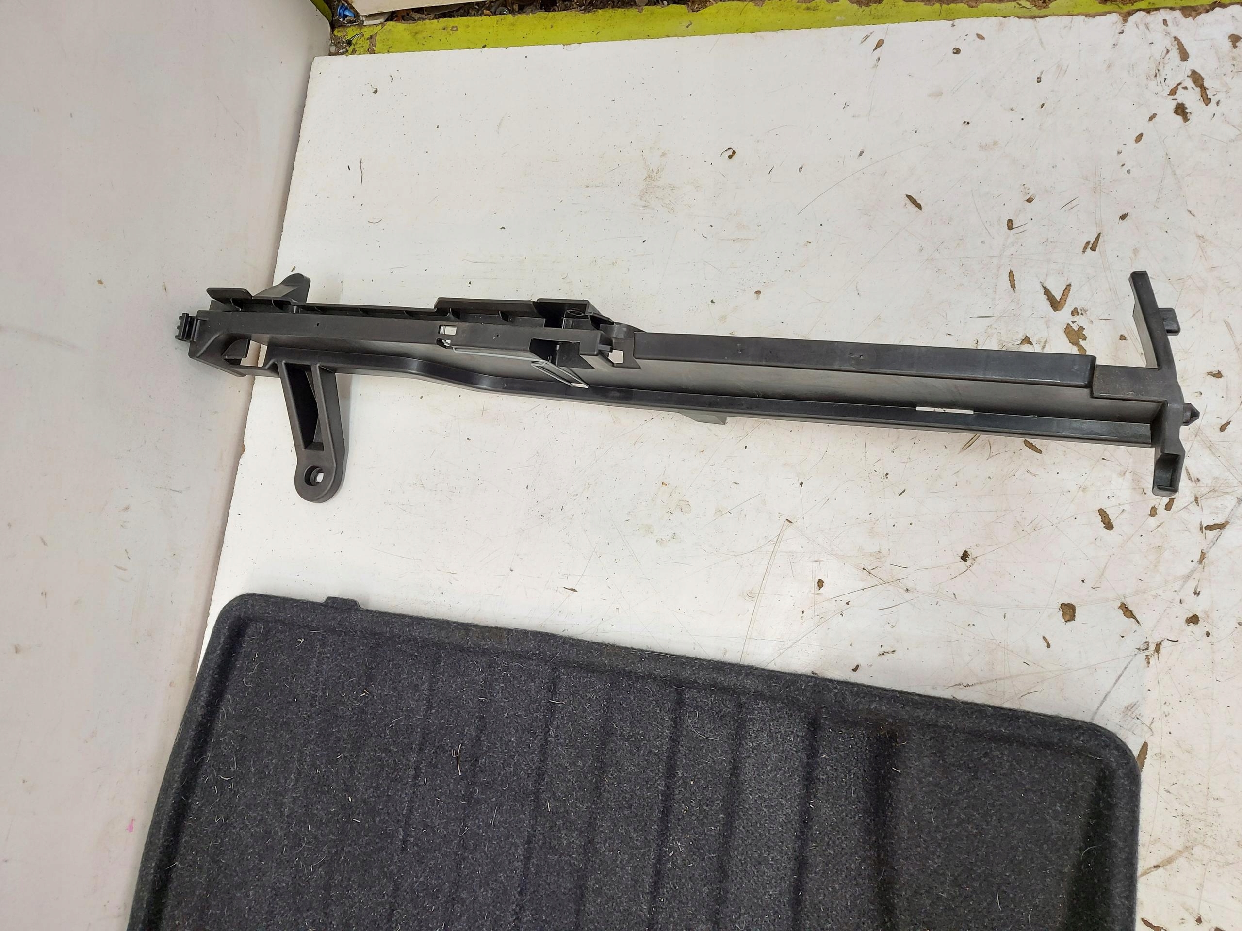 VOLVO XC40 D3 floor car carpet boot holder