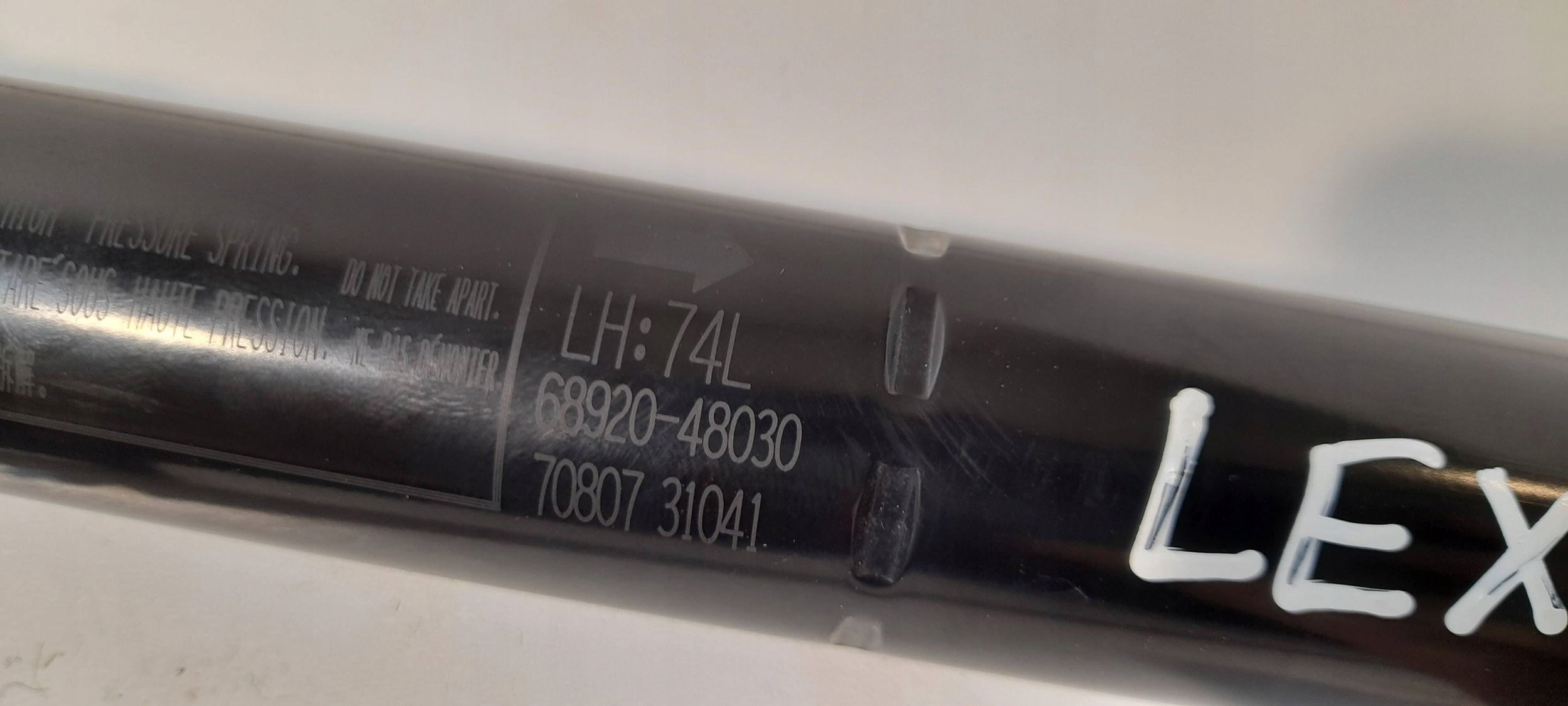 Lexus RX 450H L2 dämpfer heckklappe links 6892048030 (G57)