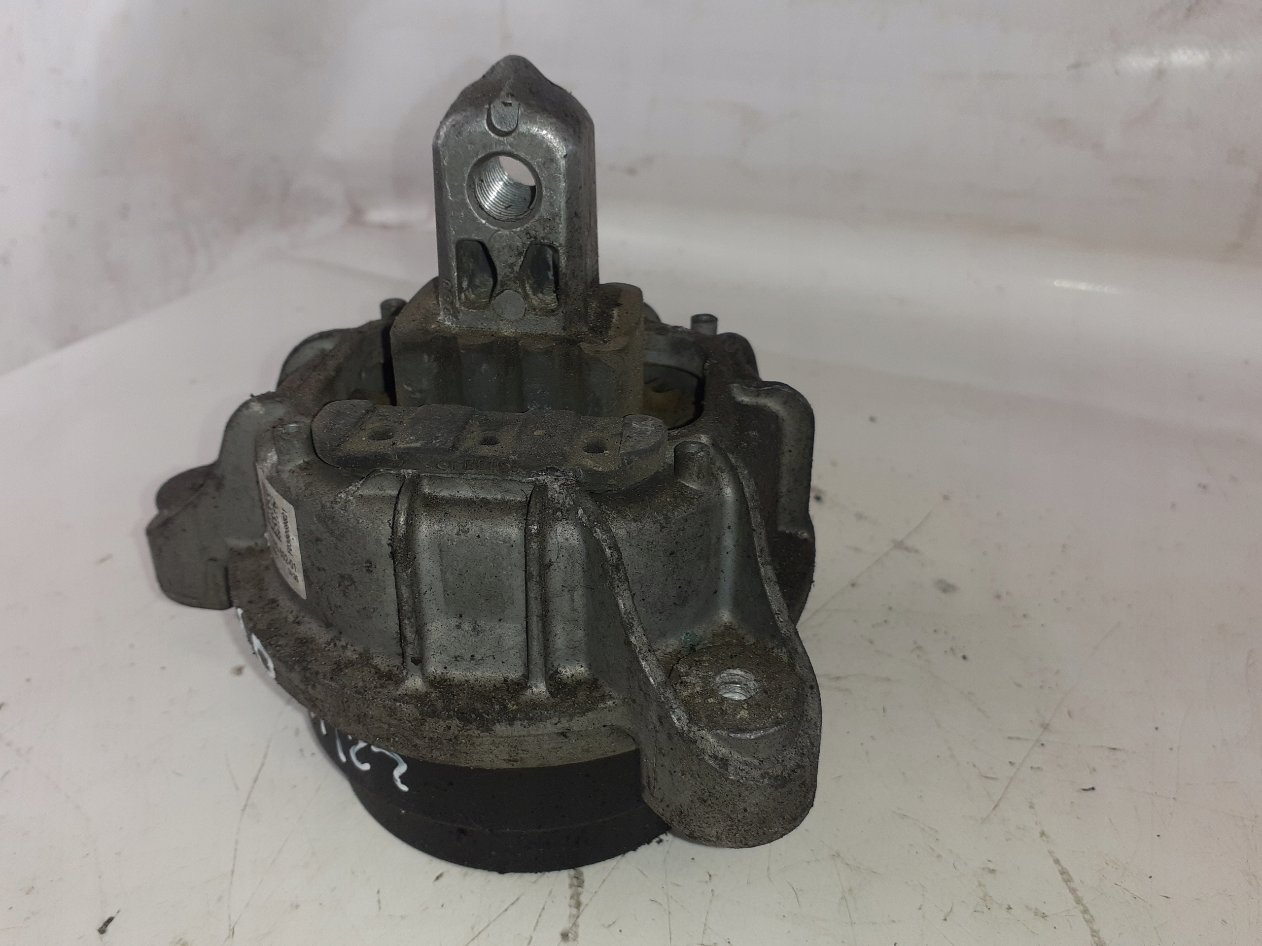 engine mount BMW F11 2.0D