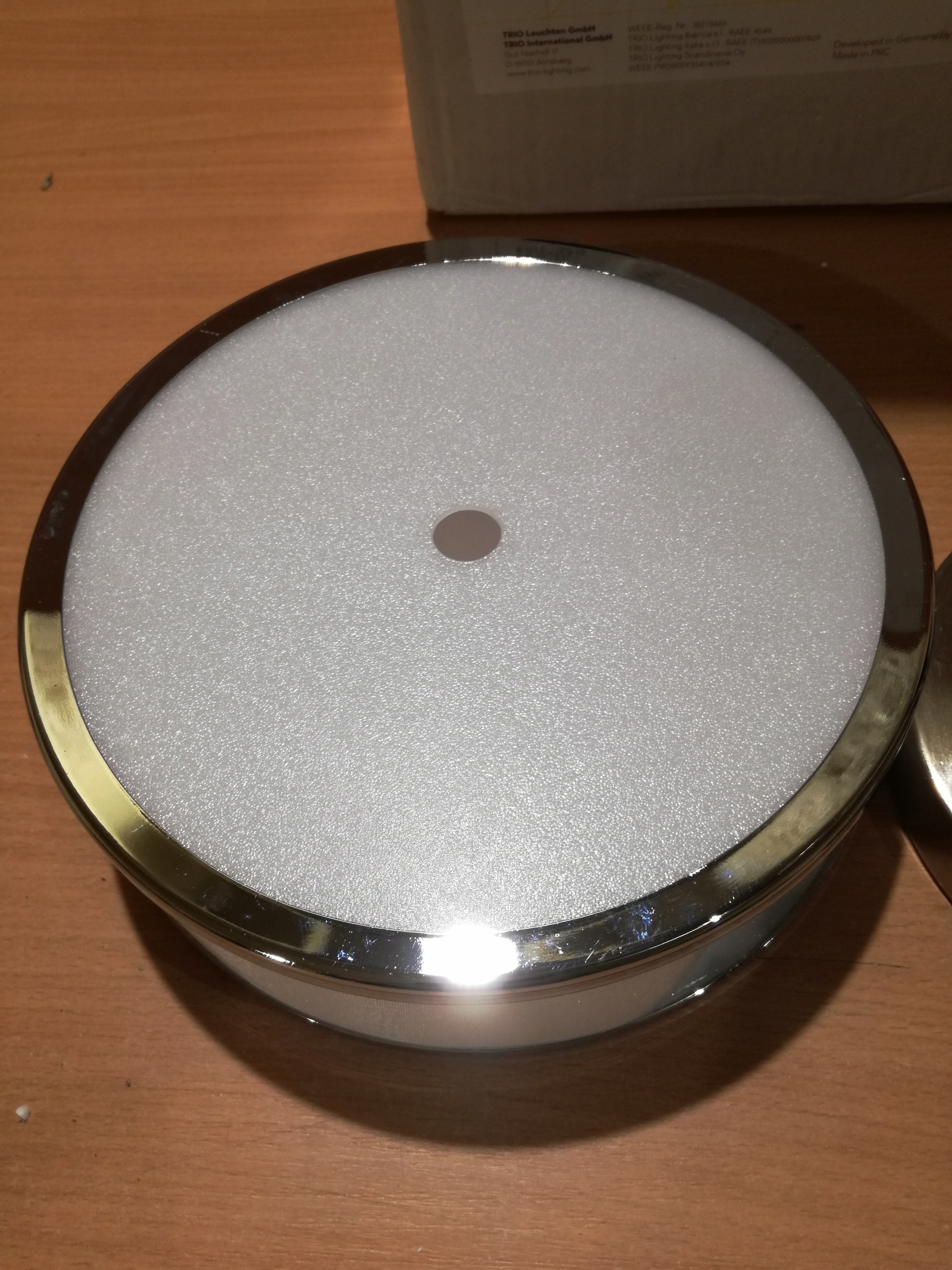 Metalowa lampa nocna na komodę Trio AGENTO LED Informacje dodatkowe żarówki w zestawie