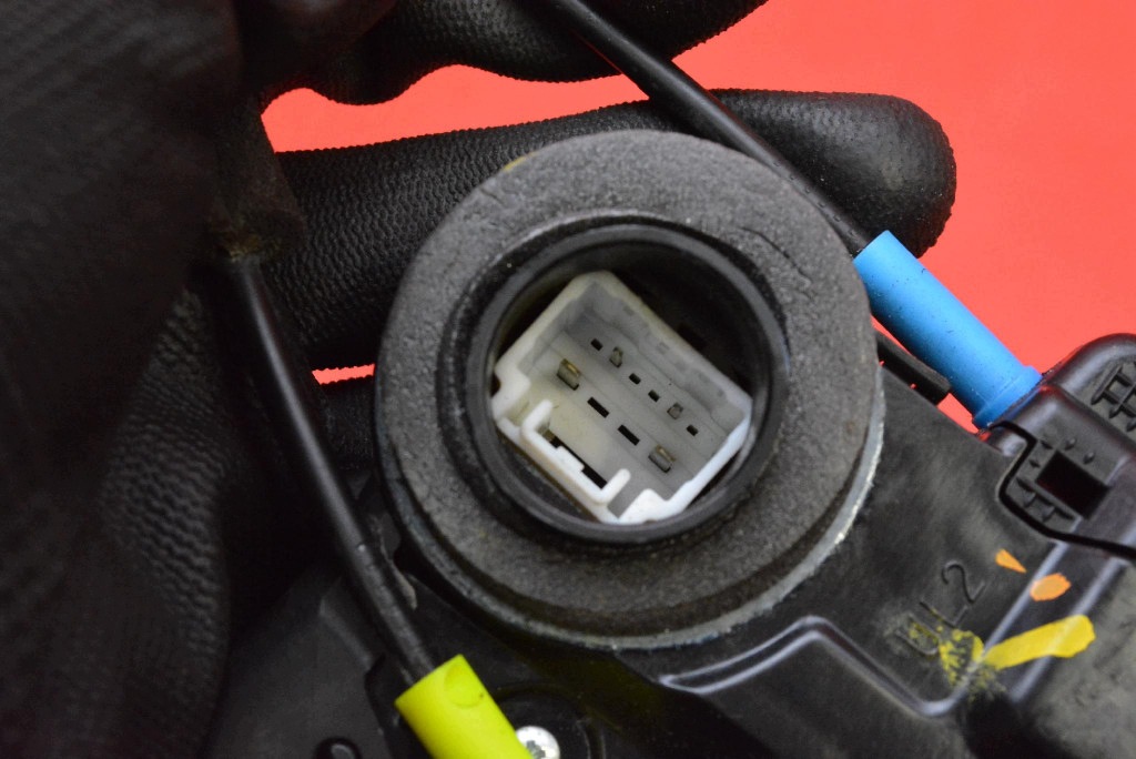 lock door left rear part rear EU TOYOTA COROLLA E21 sedan 18-25