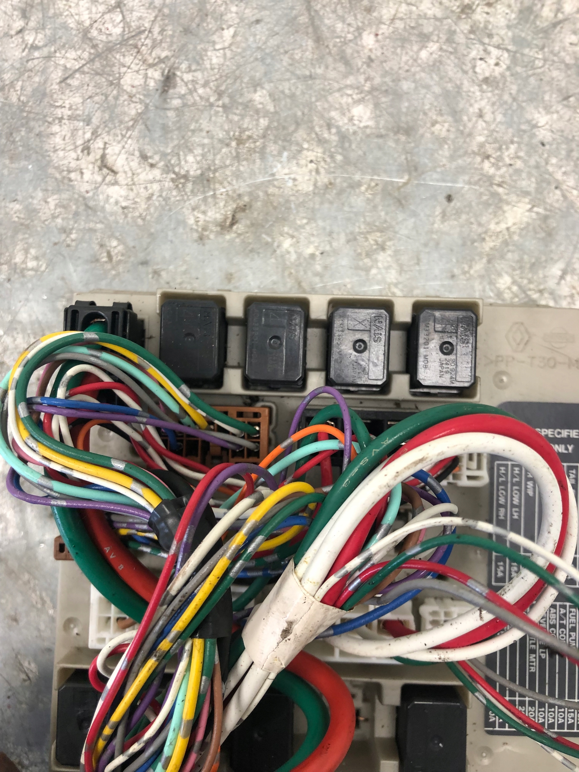 Module fusibles NISSAN NOTE E11