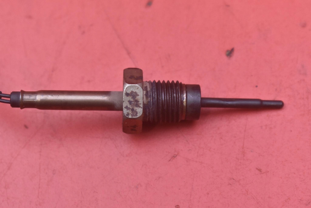 Sensor TEMPERATURY Gase 04L906088JG VW PASSAT B8 2.0 TDI 190 KM 19-21