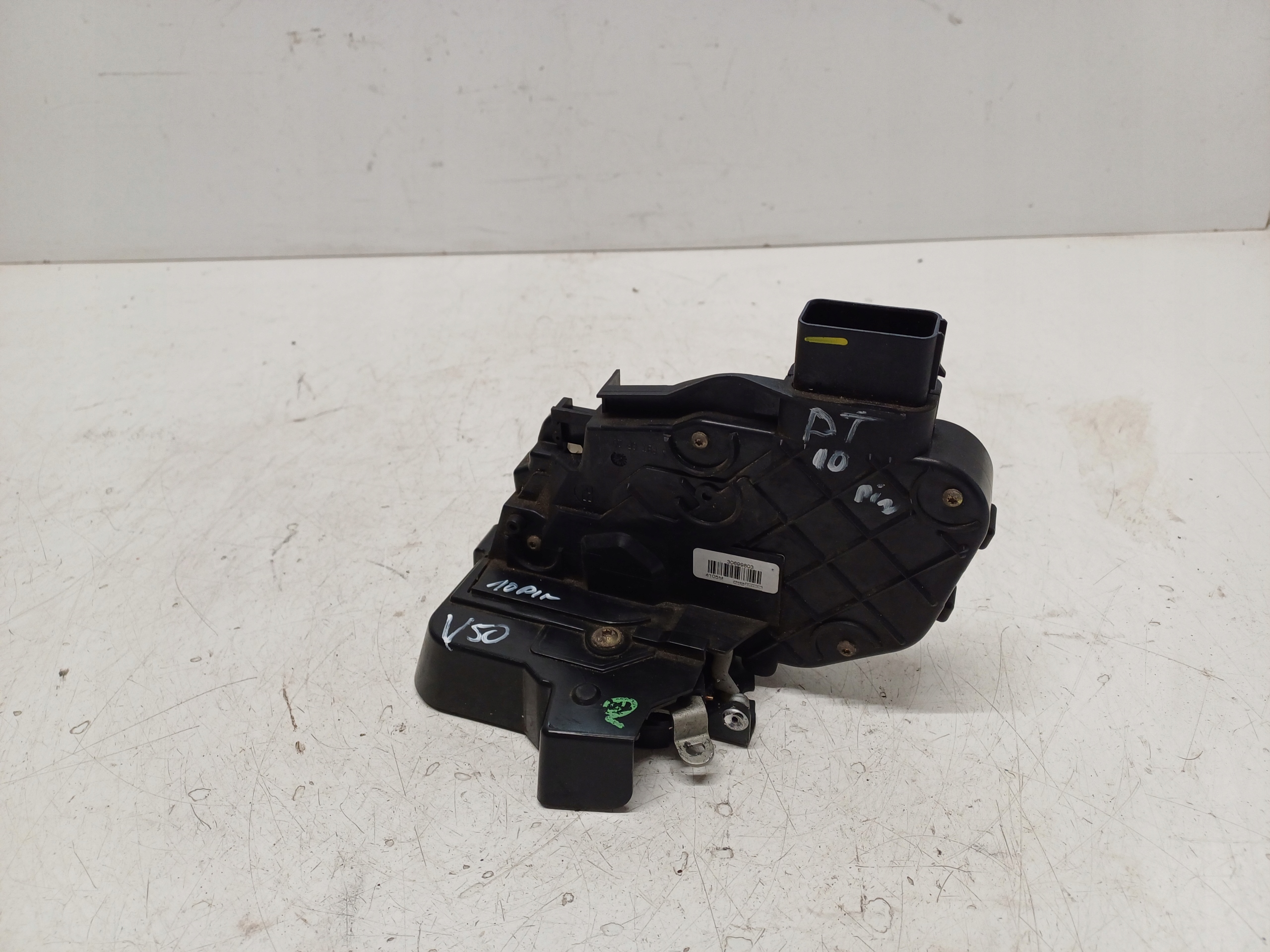 VOLVO V50 04-12 ZAMEK PRAWY TYŁ 10PIN