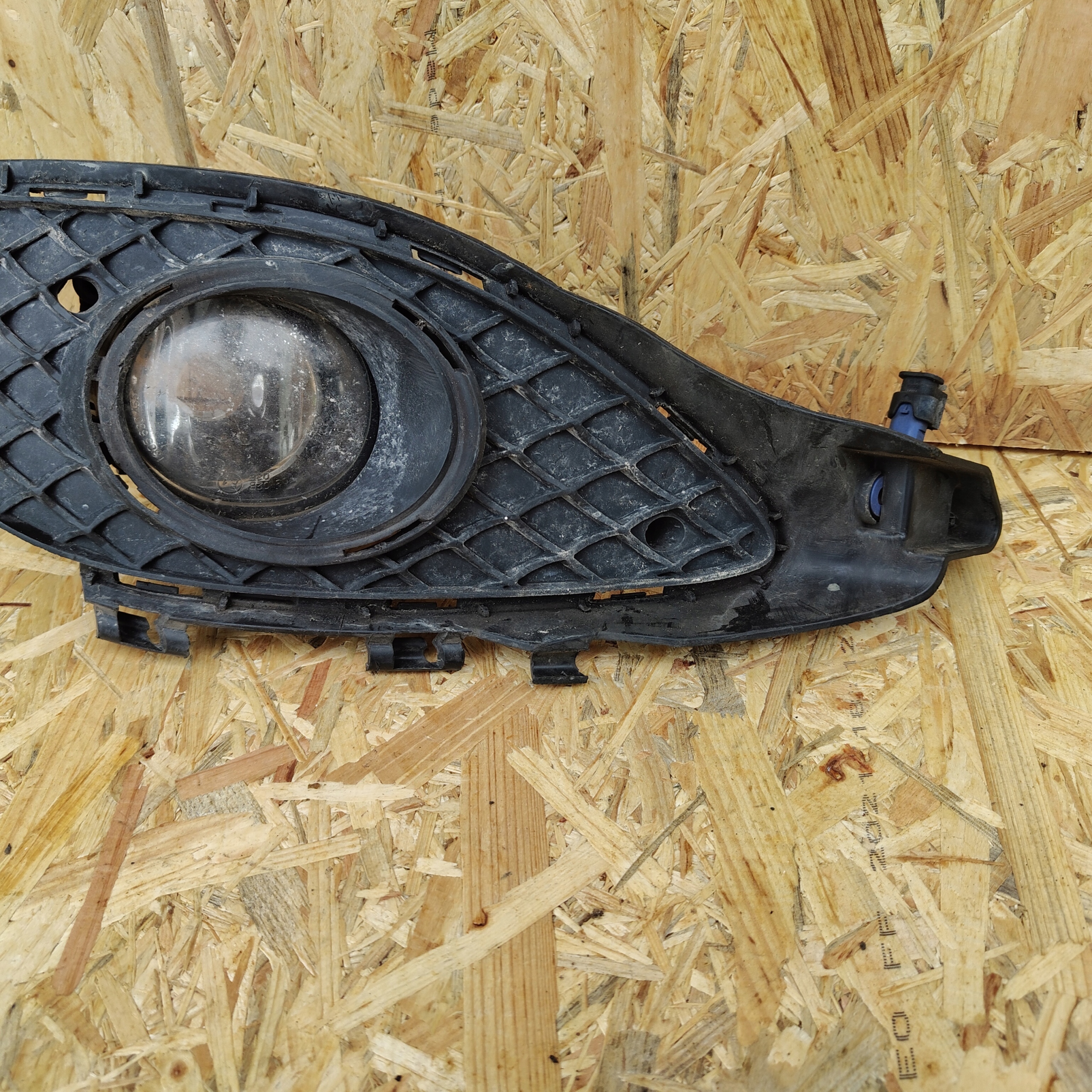 grid of a bumper front left MERCEDES A KLASA A176