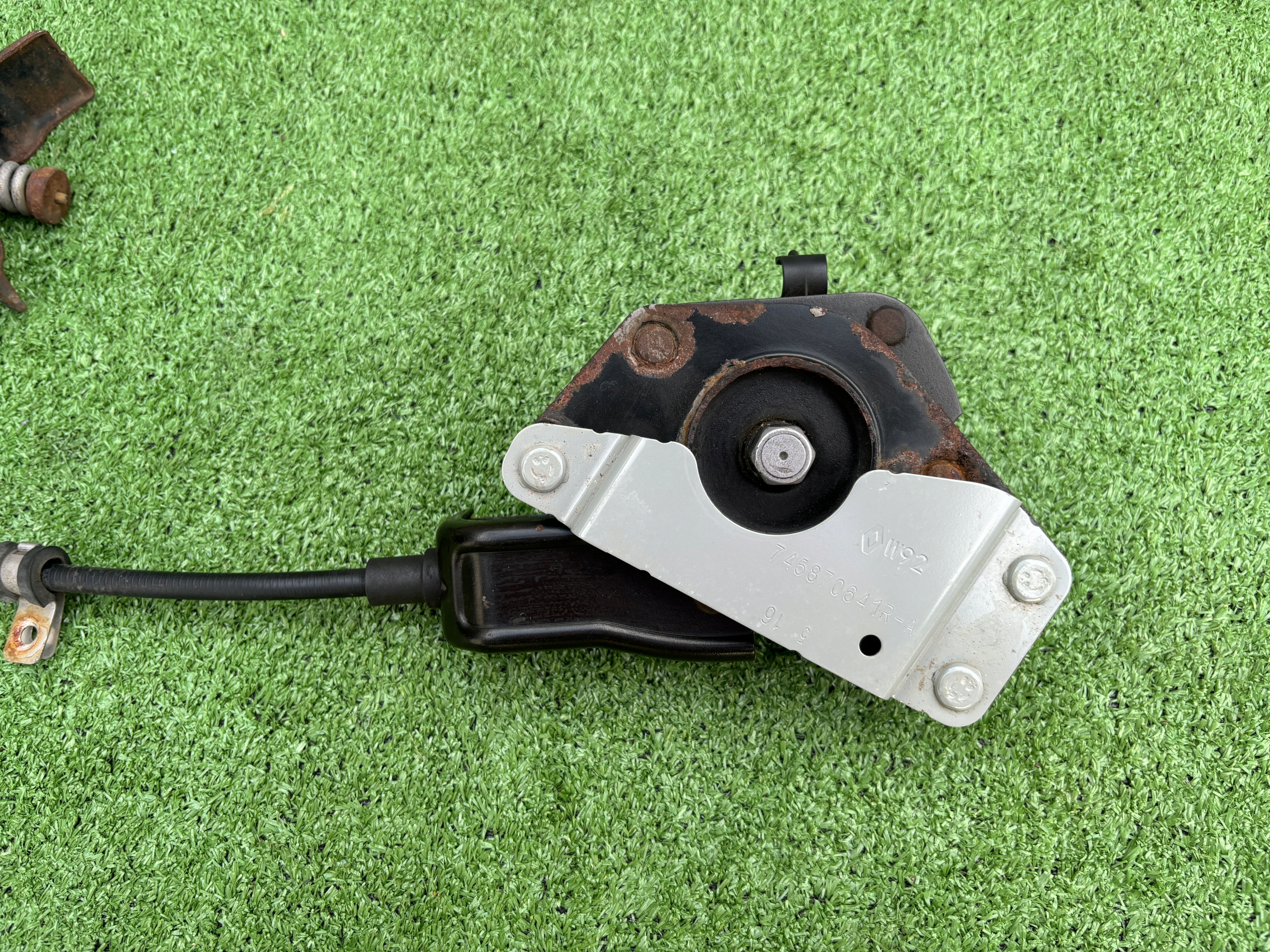 RENAULT ESPACE V WINDA MOCOWANIE KOŁA ZAPASOWEGO Producent części Renault OE