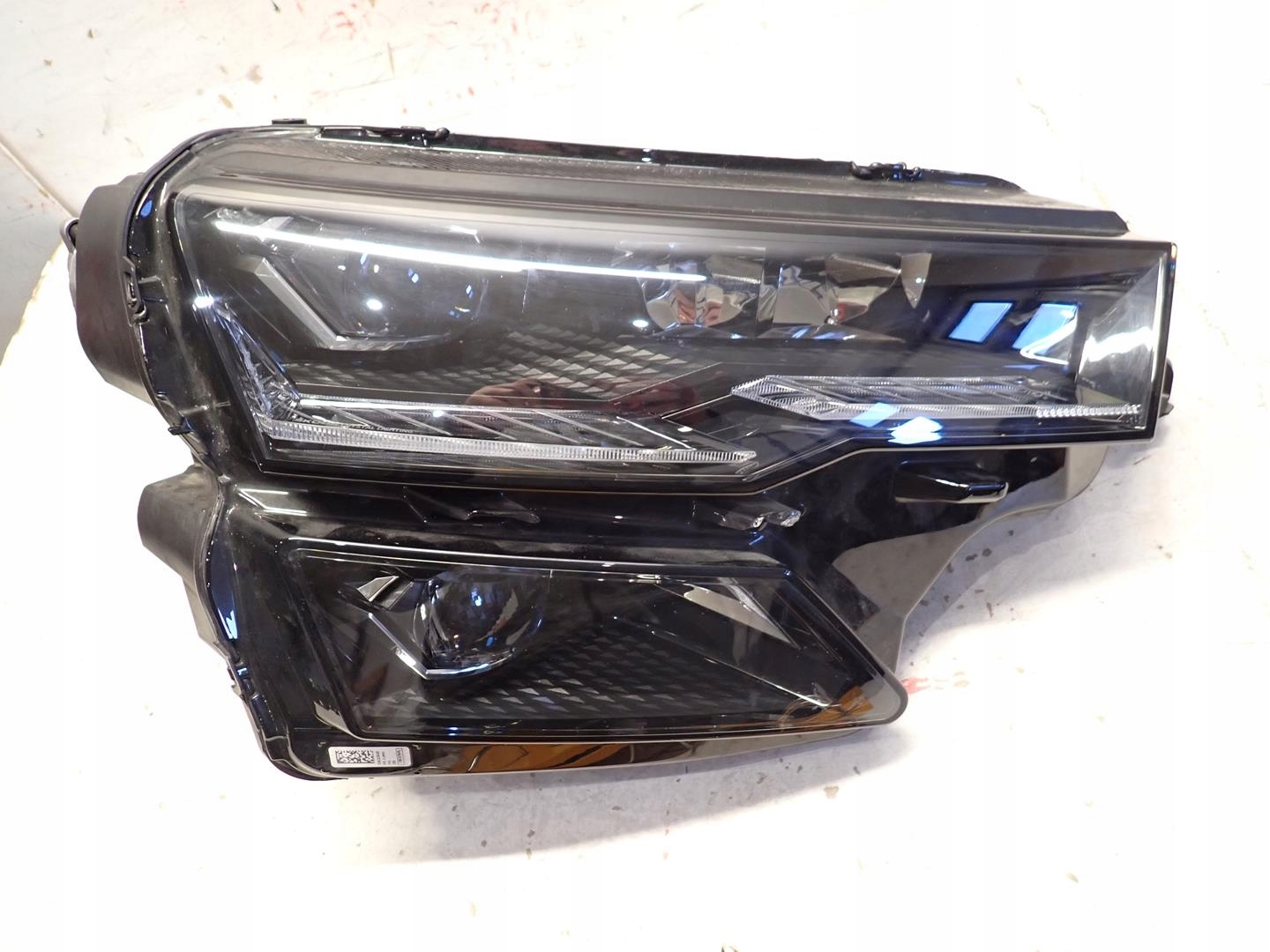 light front front right SKODA KAROQ LIFT 2021- FULL LED 57B941036