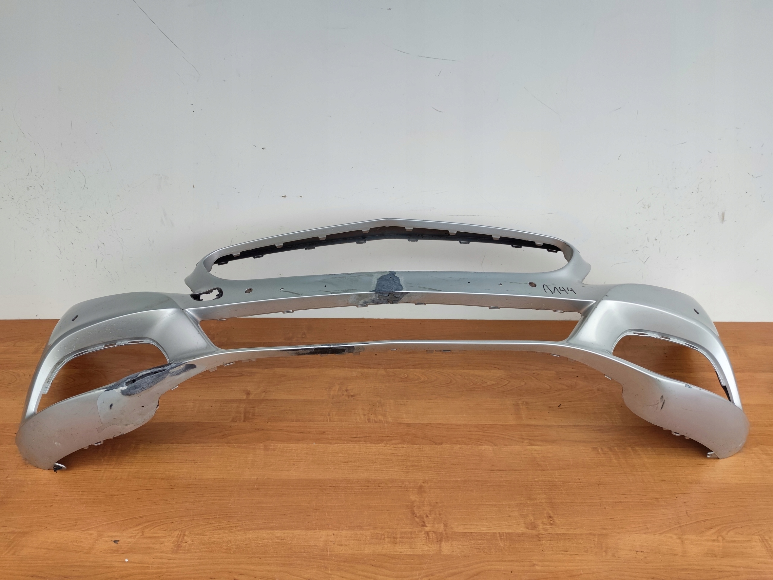 MERCEDES C-KLASA W205 bumper front NAPRAWIANY