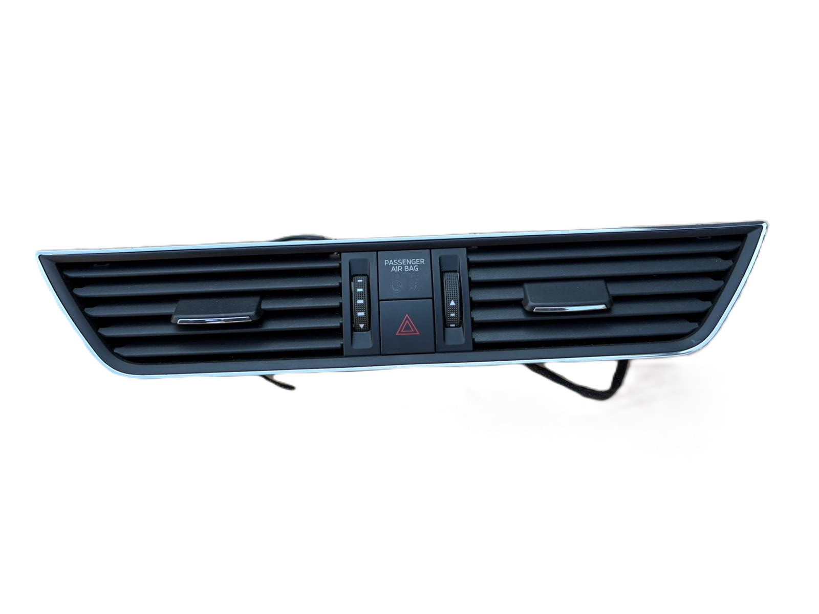 РЕШІТКА ПОВІТРОВОДУ ЦЕНТРАЛЬНА SKODA SUPERB 3 3V0820951C 