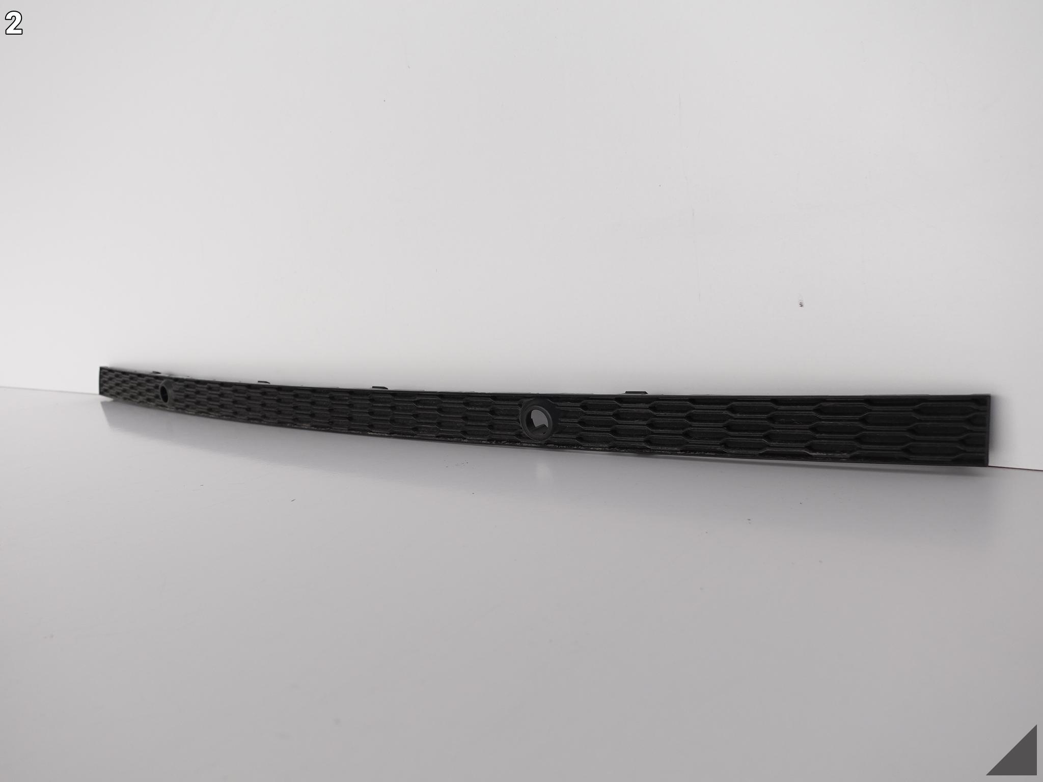 AUDI Q8 4M8 S-LINE bumper moulding grid rear part