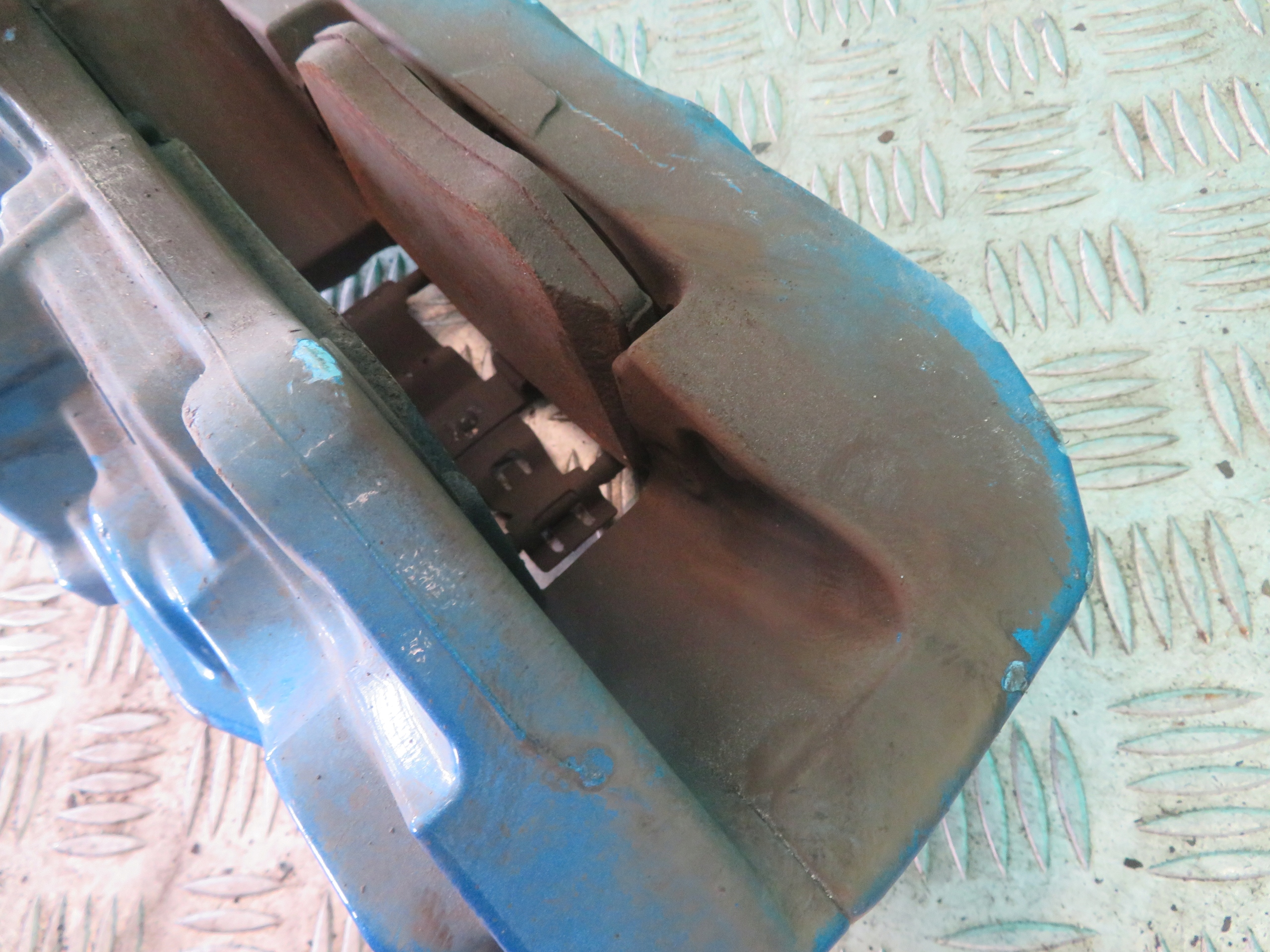 caliper brake left front MERCEDES W205 C KLASA 17R